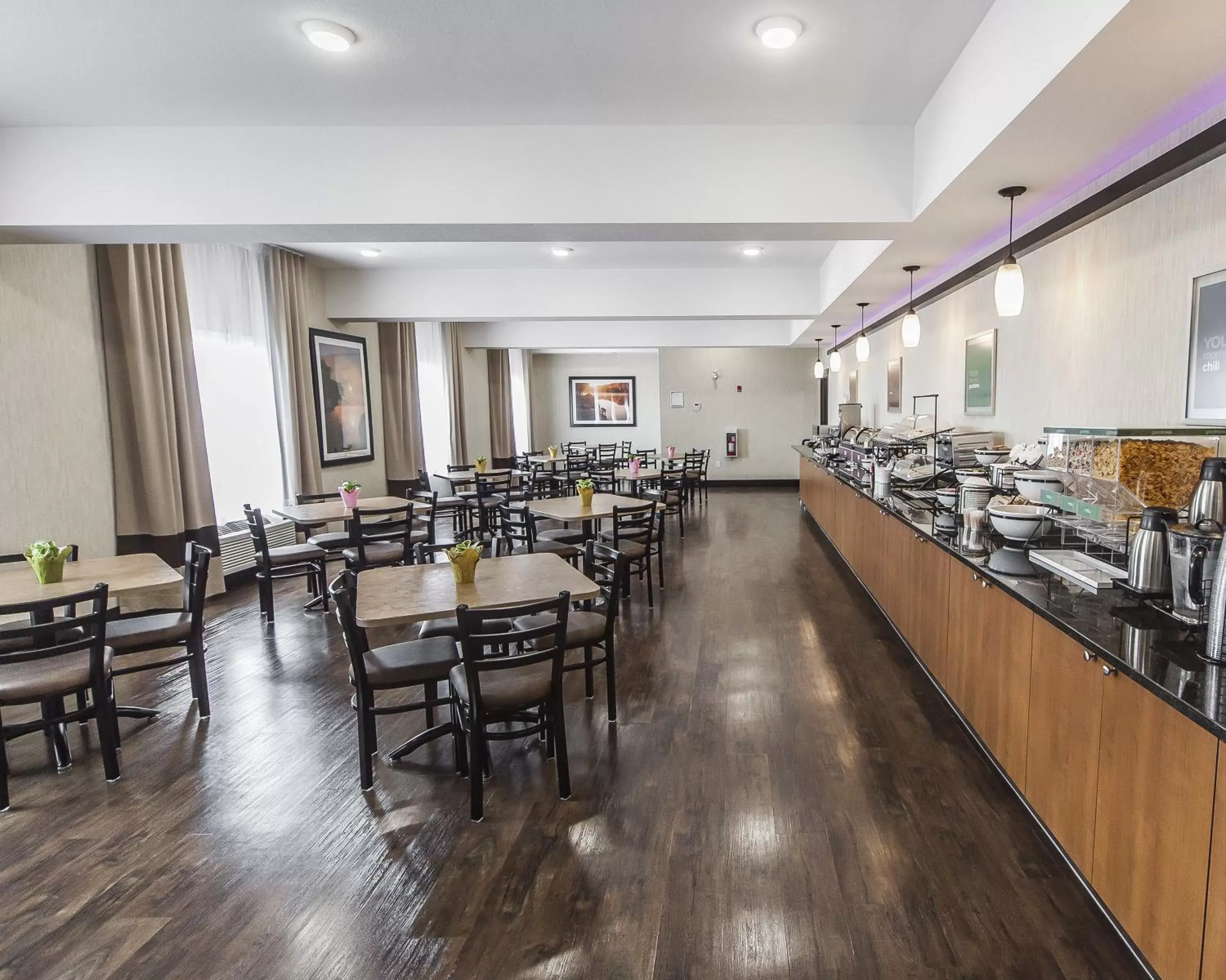 Buffet breakfast, Restaurant/Places to Eat in Comfort Inn & Suites Bonnyville