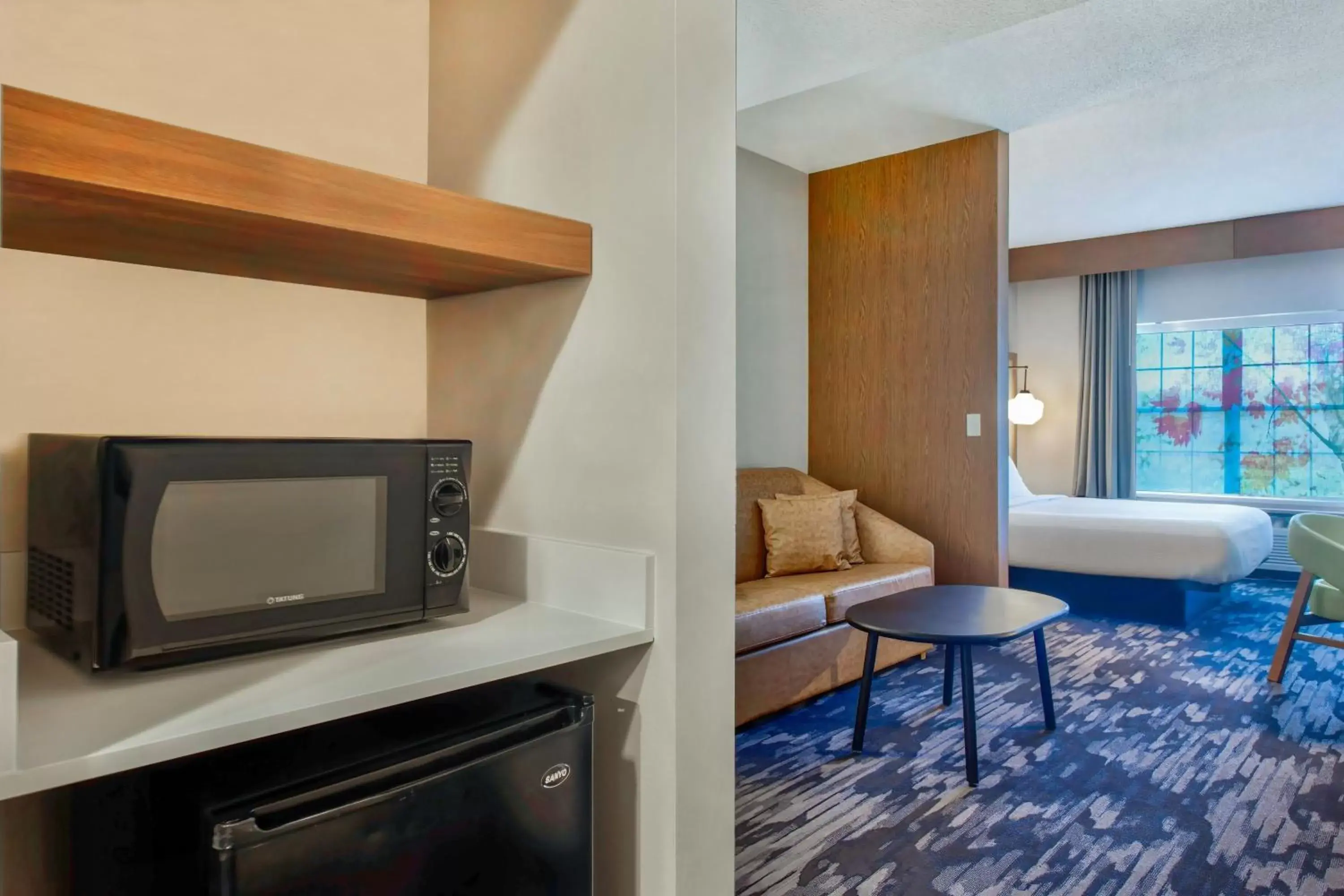 Photo of the whole room, TV/Entertainment Center in Fairfield Inn & Suites by Marriott Cortland