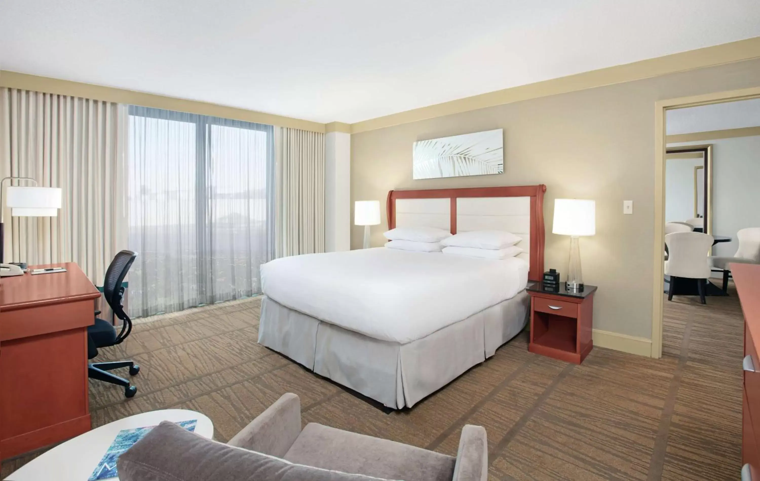 Bed in DoubleTree by Hilton Hotel Miami Airport & Convention Center
