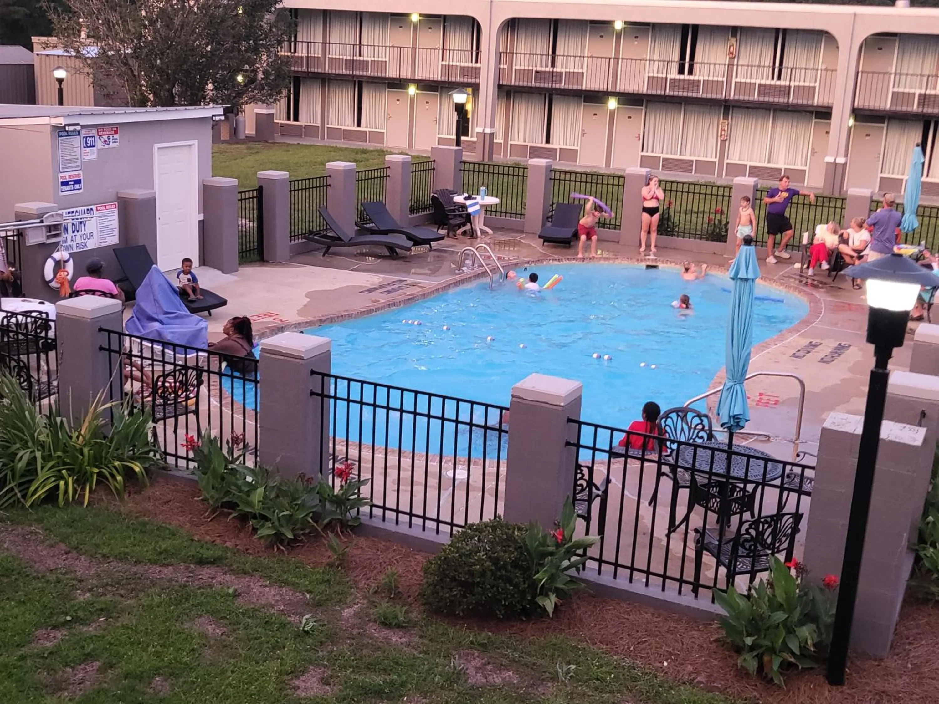 Swimming pool in Econolodge