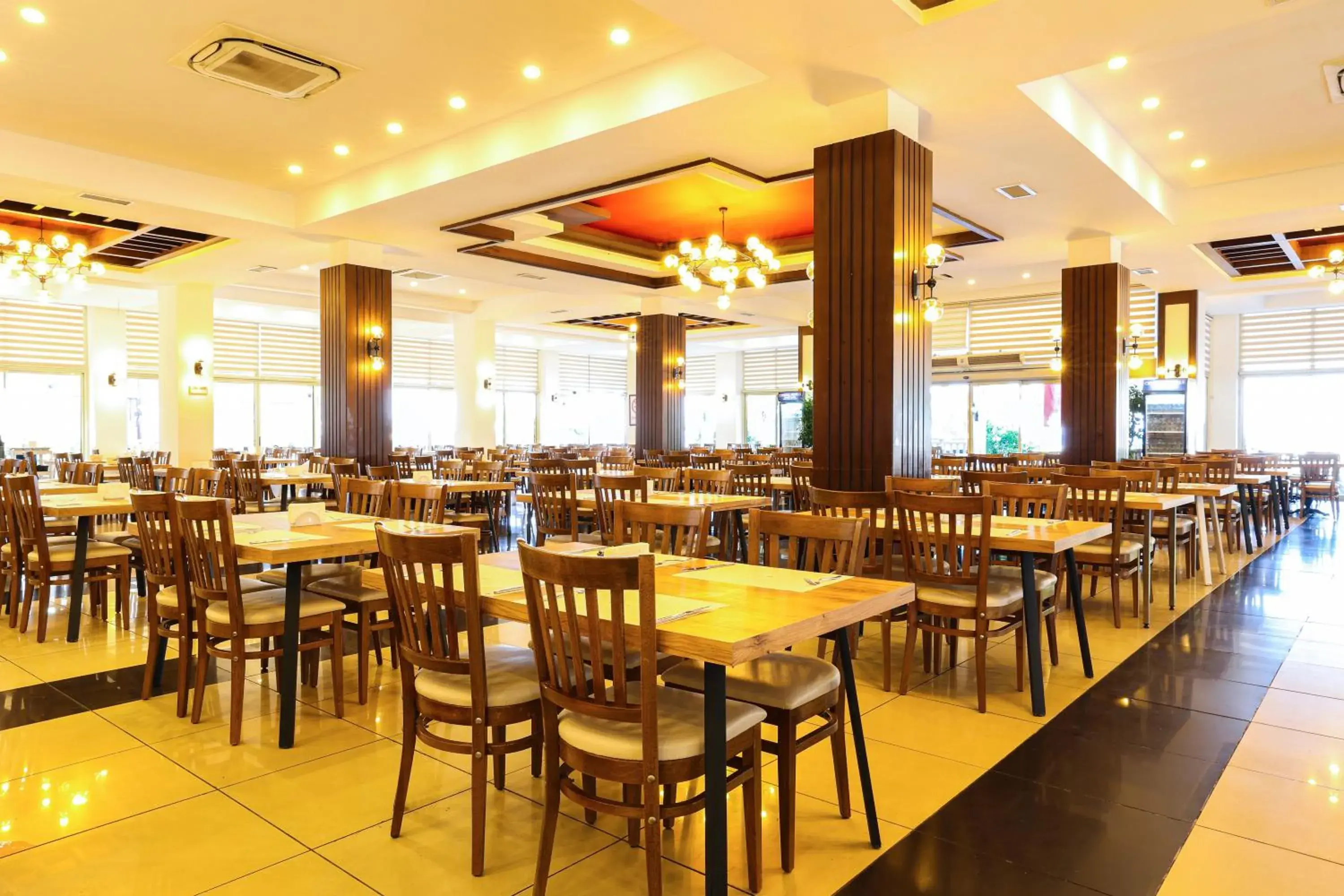 Restaurant/Places to Eat in Crystal Aura Beach Resort & Spa