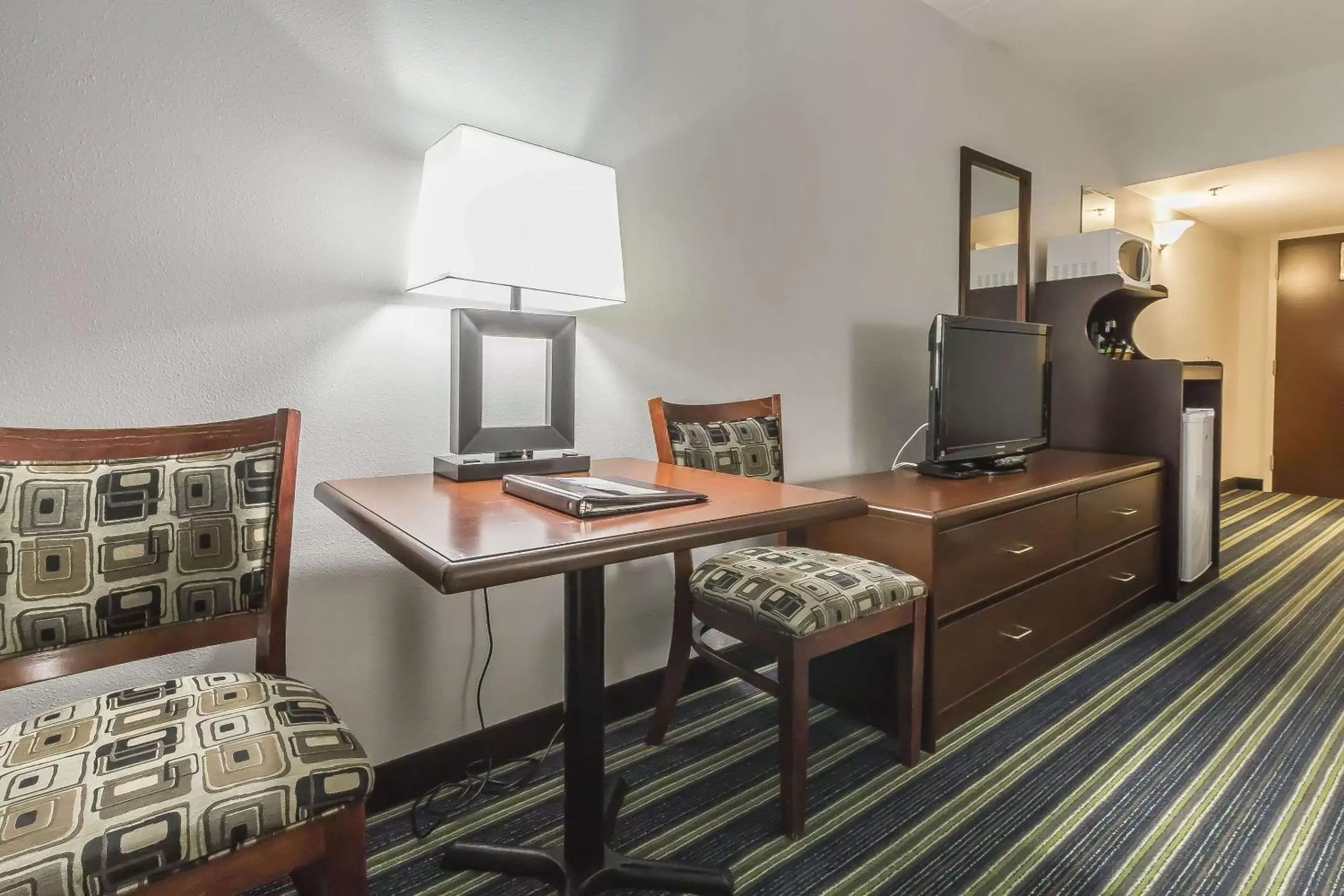 Photo of the whole room, Seating Area in Comfort Inn & Suites Moose Jaw