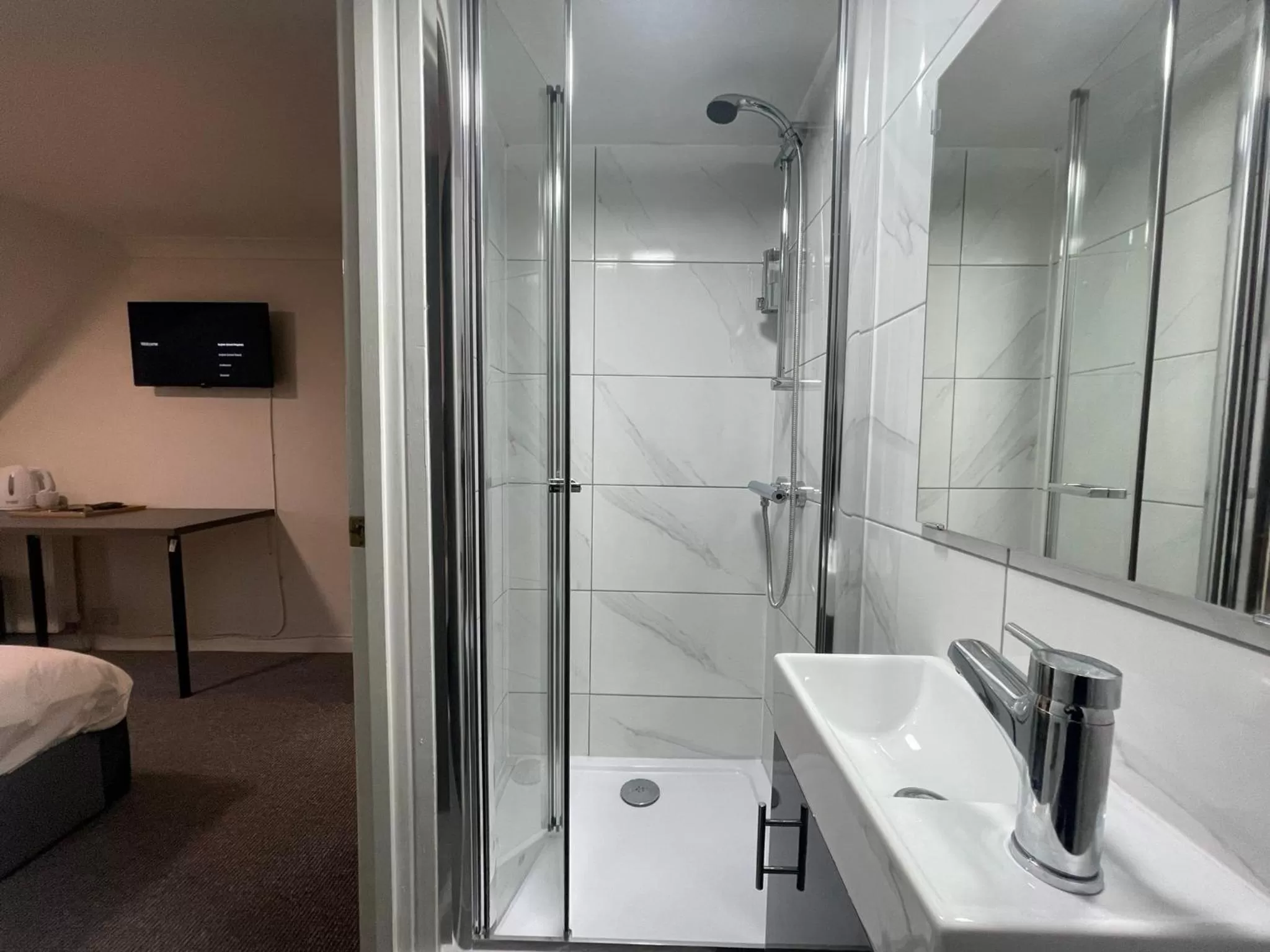 Shower in Woodford Hotel