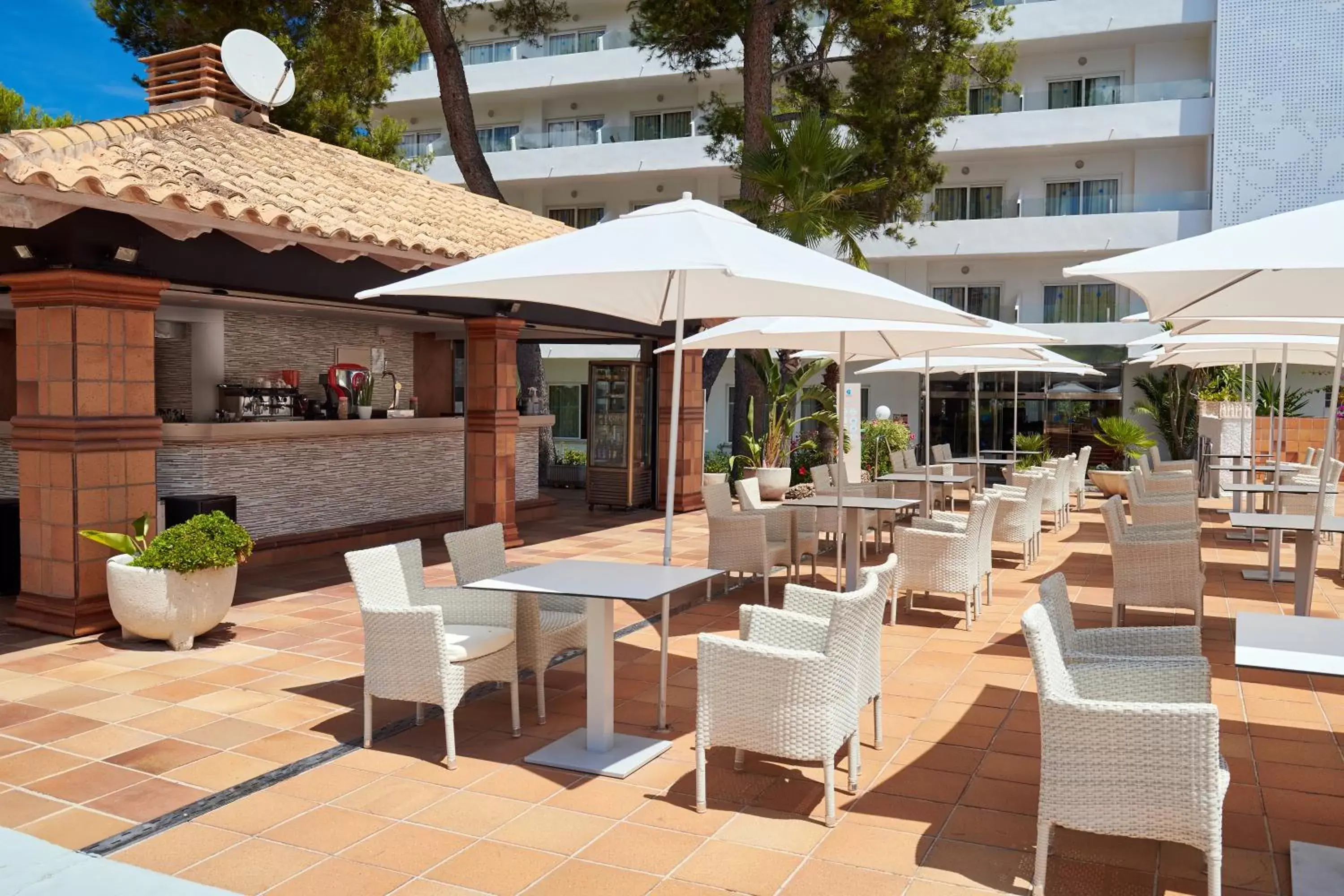 Swimming pool, Restaurant/Places to Eat in Grupotel Montecarlo