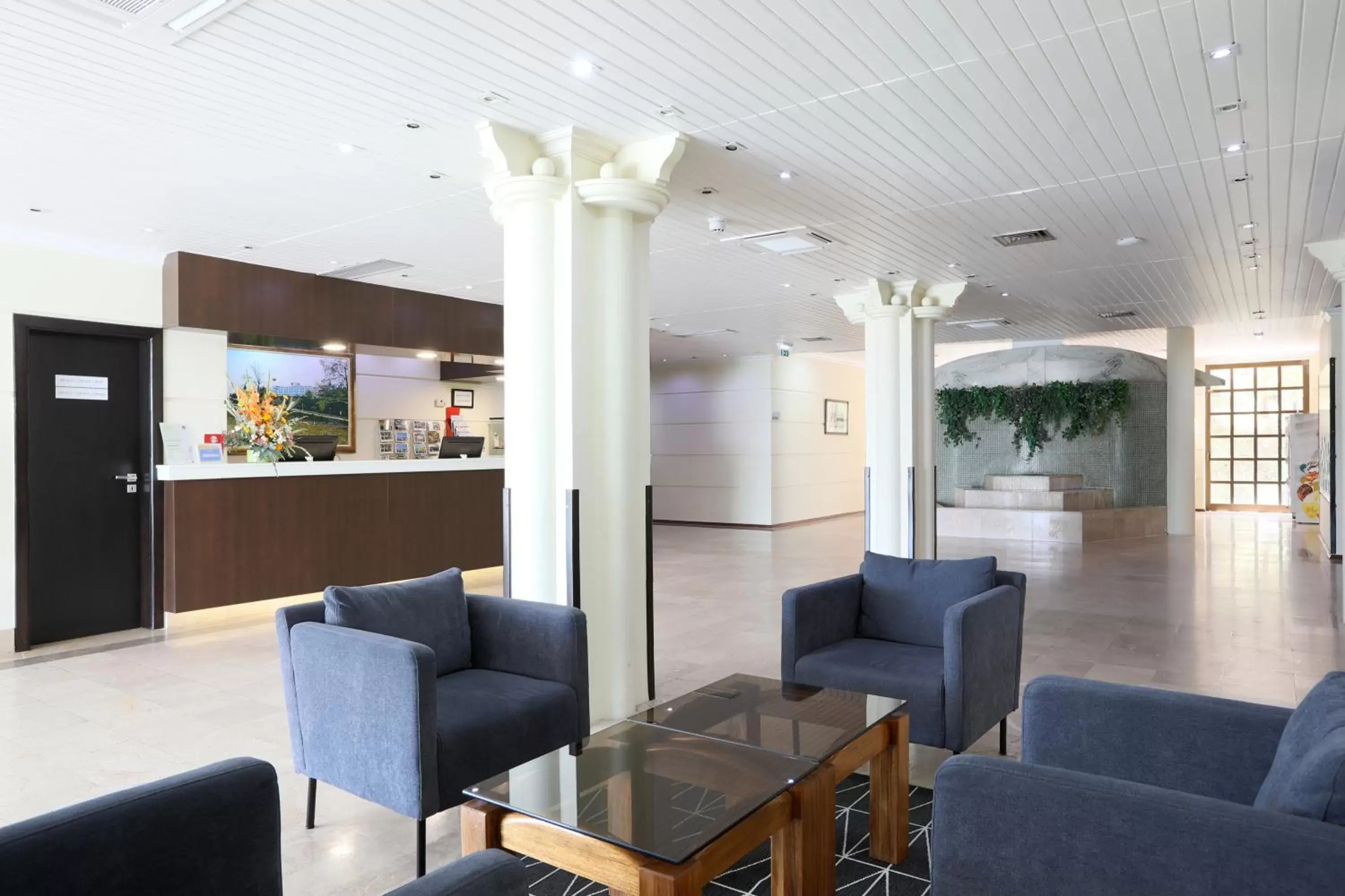 Lobby or reception, Lounge/Bar in Hotel D. Luis