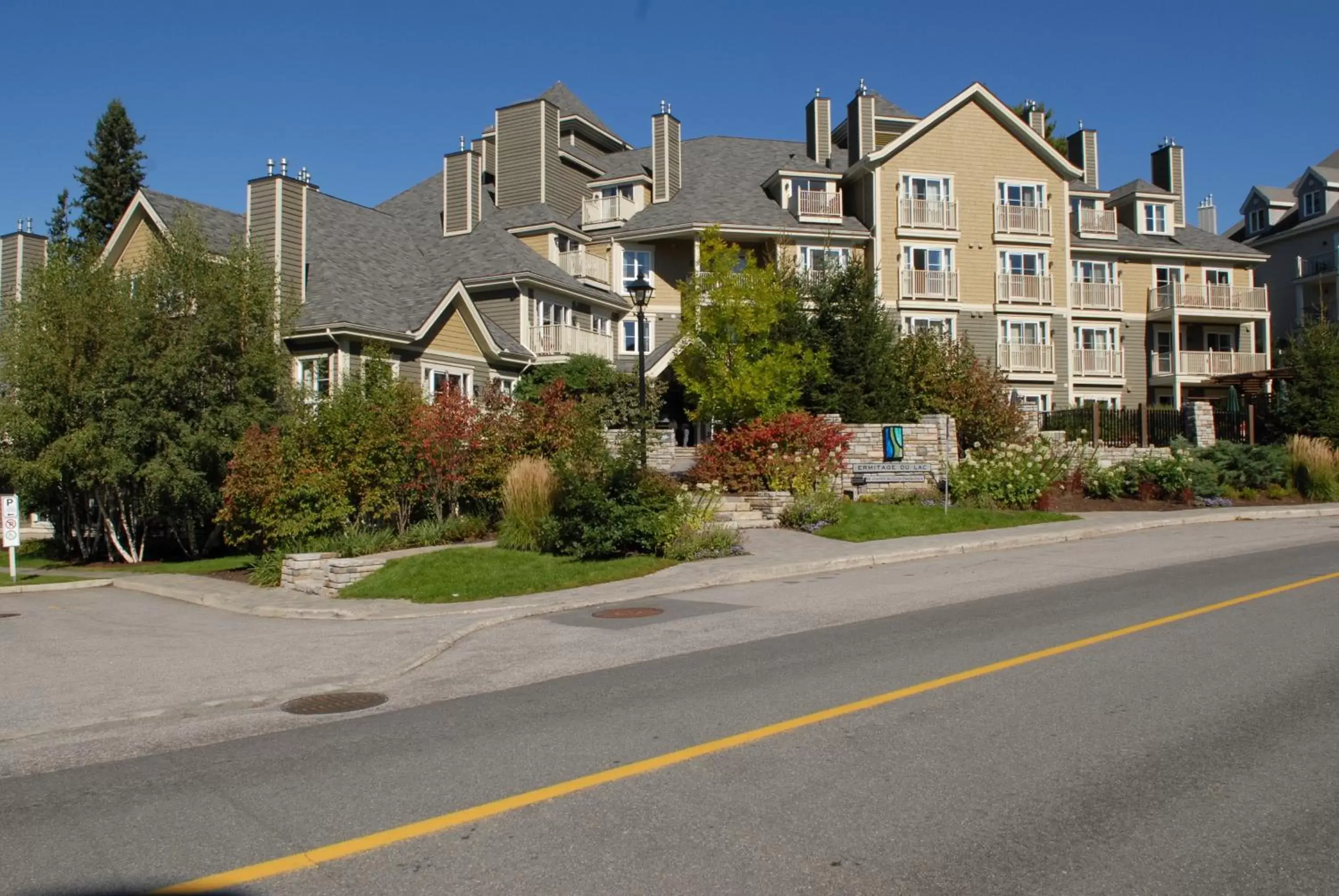 Facade/entrance in Ermitage du Lac Facade/entrance in Ermitage du Lac