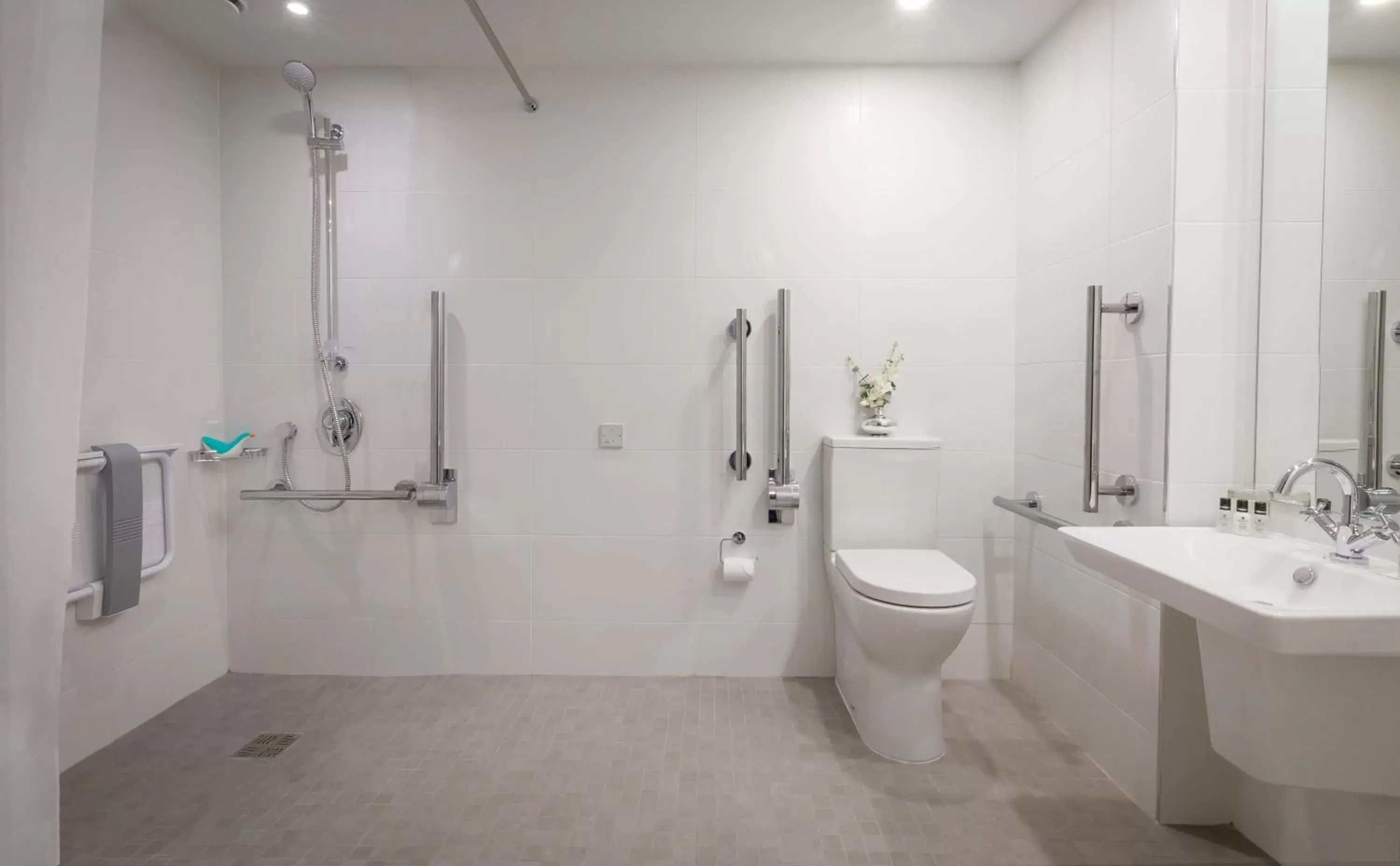 Bathroom in Castletroy Park Hotel