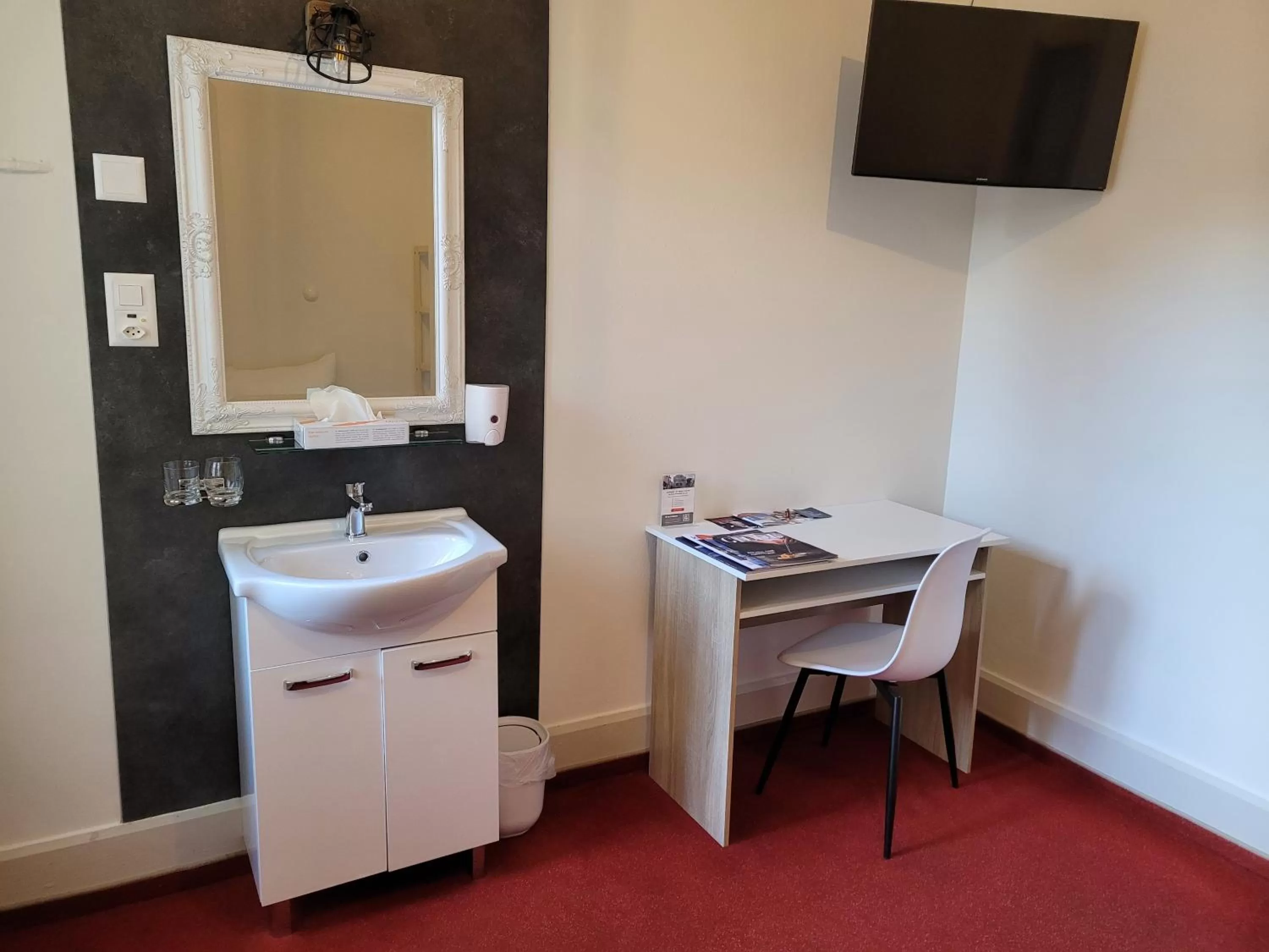 TV and multimedia, Bathroom in Zunfthaus zur Rebleuten