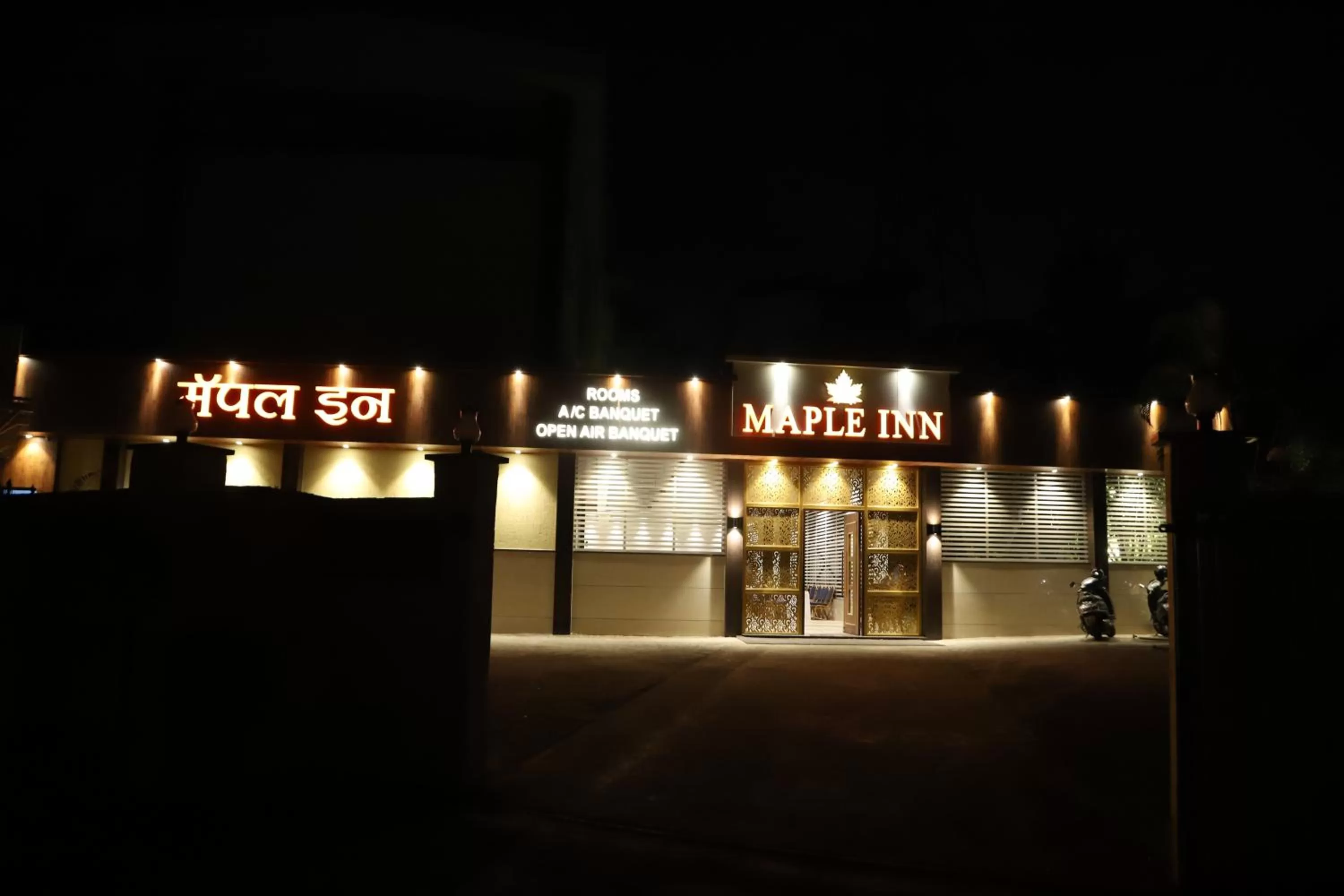 Night, Property Building in Maple Inn