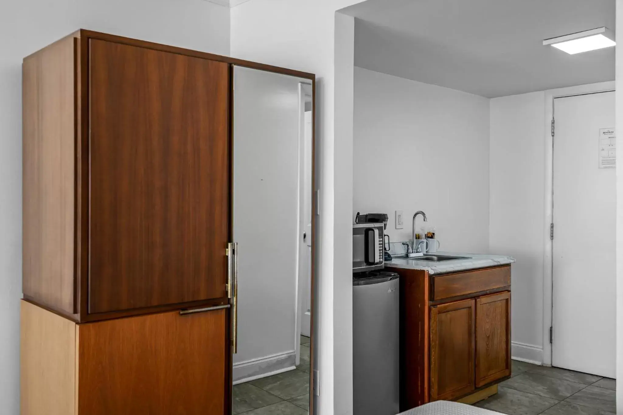 Kitchen or kitchenette, Kitchen/Kitchenette in The Beverley Beach House