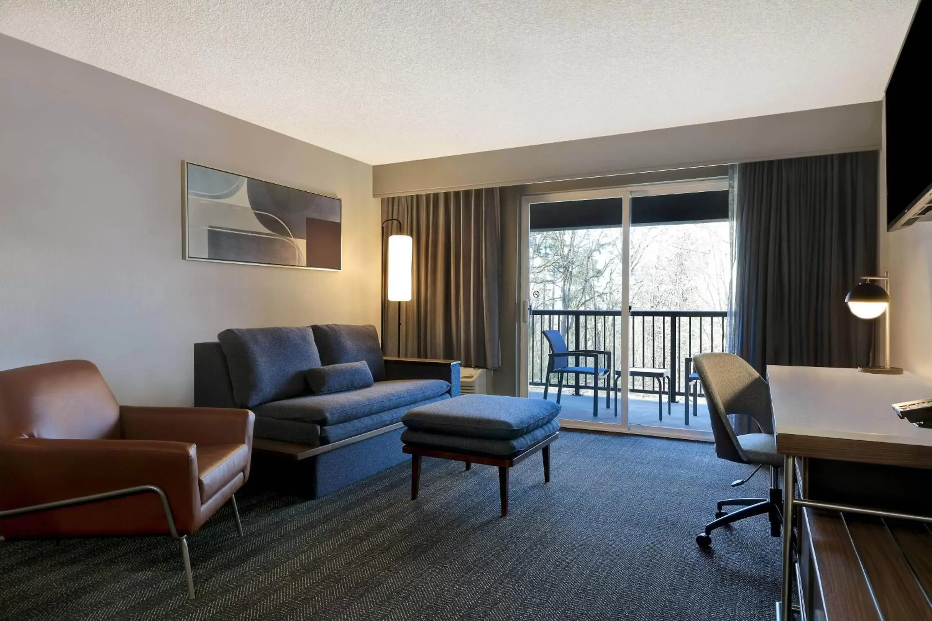 Living room, Seating Area in Courtyard by Marriott Portland Southeast/Clackamas