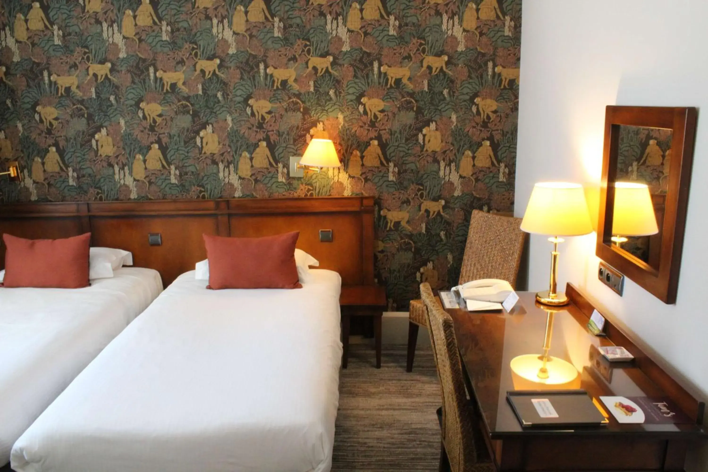 Photo of the whole room, Bed in Best Western de Diane Photo of the whole room, Bed in Best Western de Diane