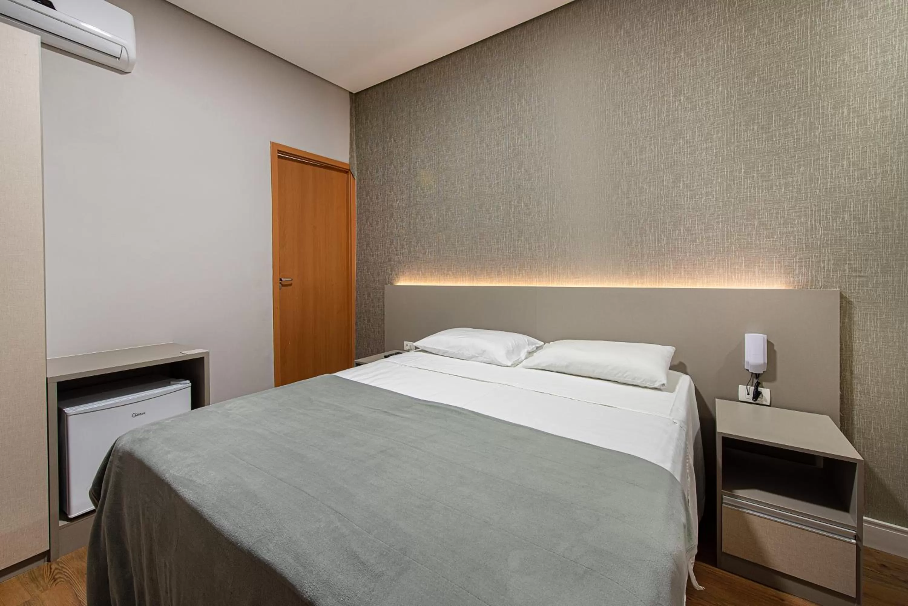 Bed in Florida Mall & Suites