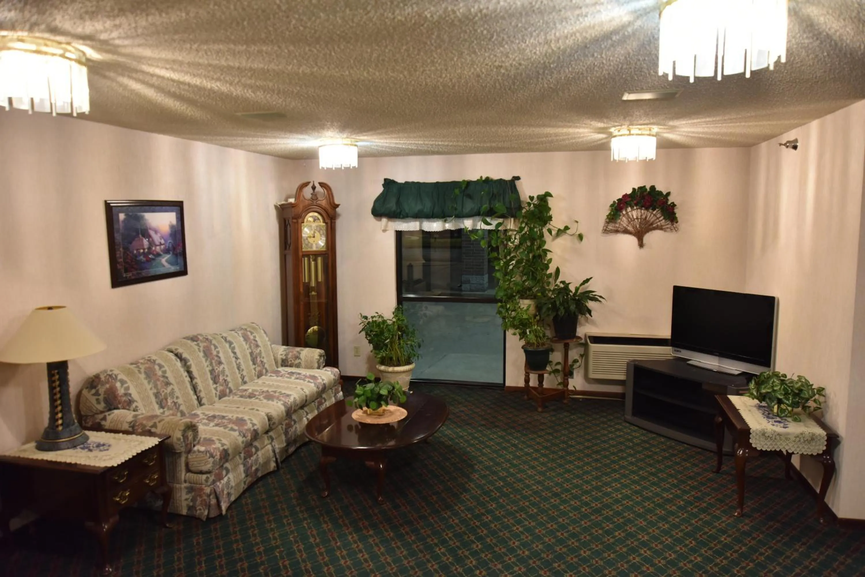 Living room in Super 8 by Wyndham Springfield-Battlefield