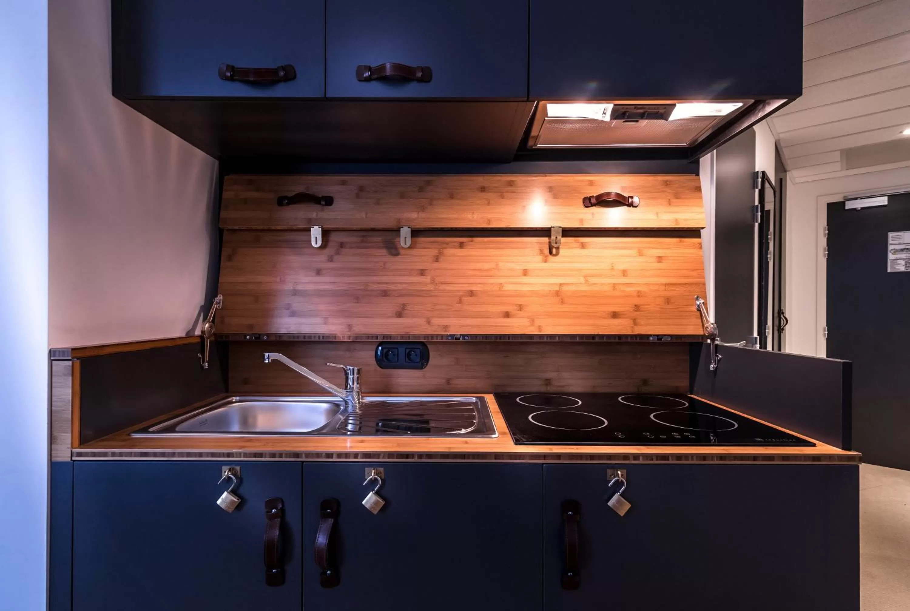 Kitchen or kitchenette in Best Western Plus Suitcase Paris La Défense