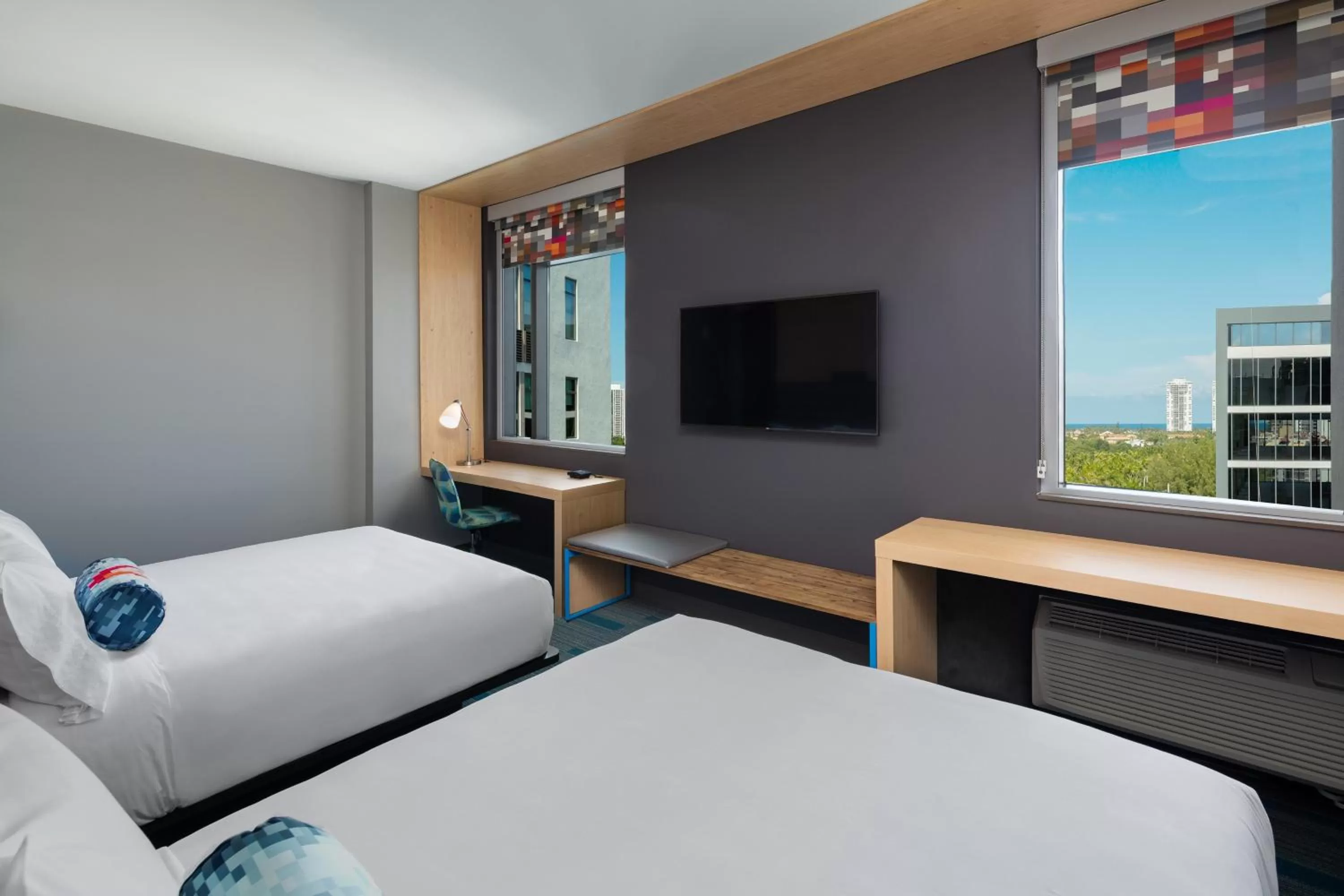 Photo of the whole room, Bed in Aloft Miami Aventura