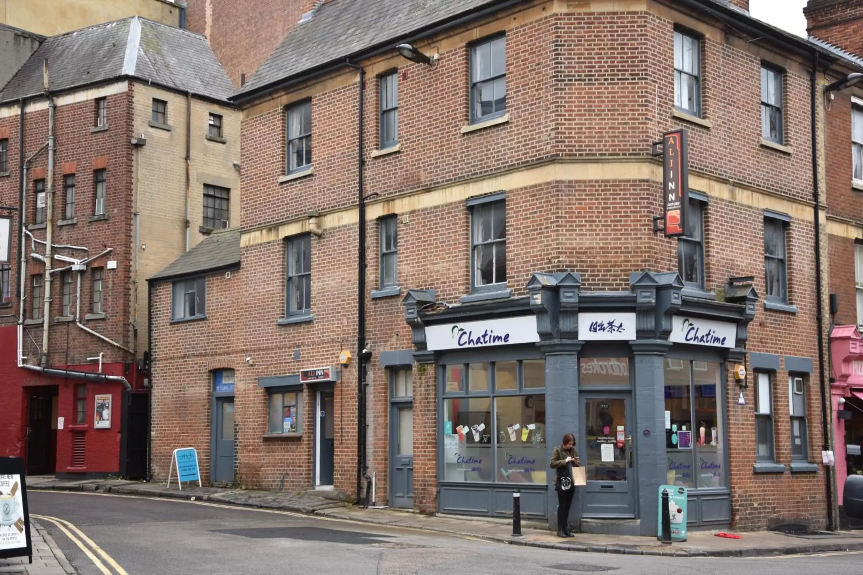 Property Building in Ali Inn Oxford