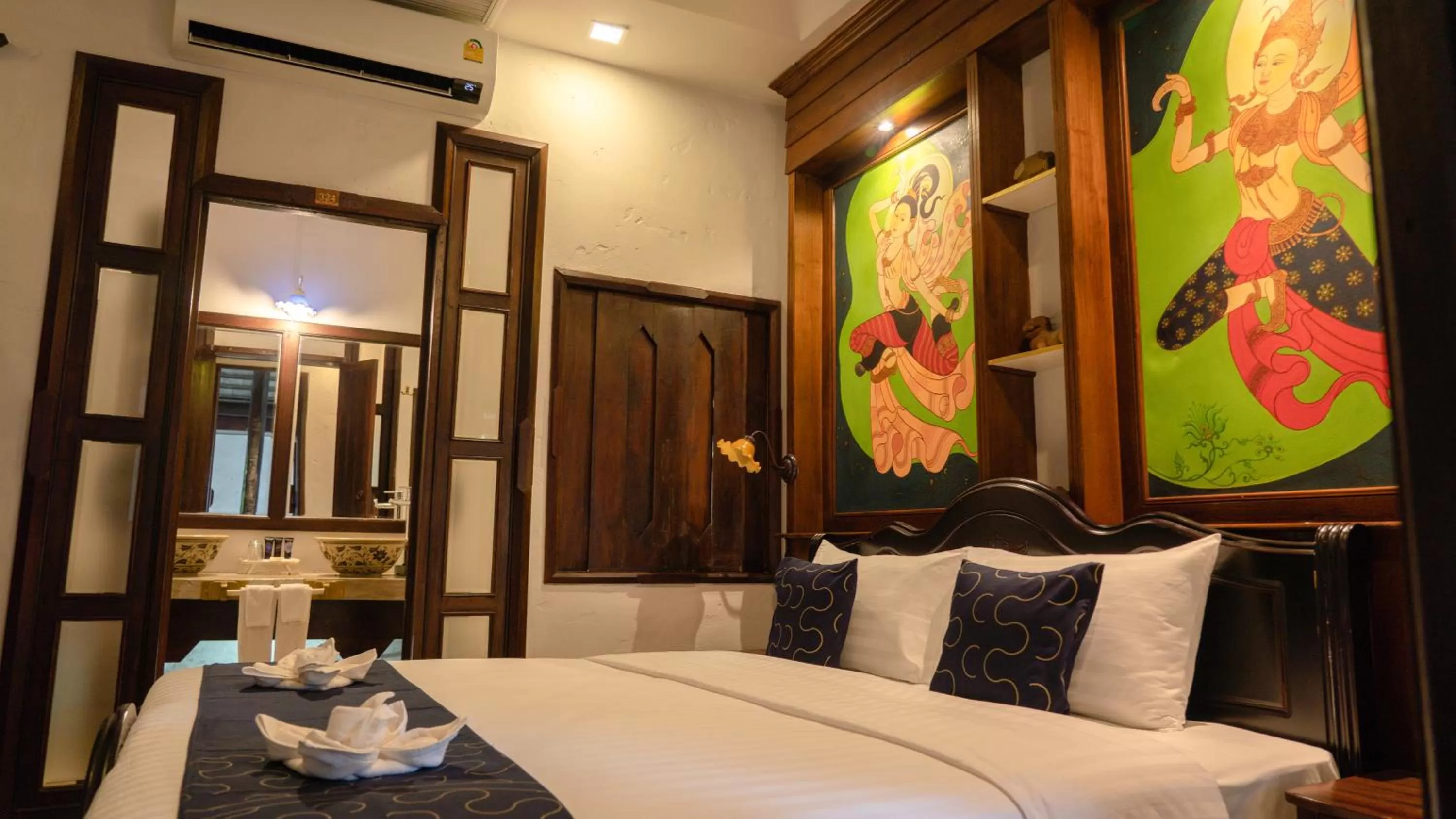 Photo of the whole room, Bed in Cheva Gallery Boutique Hotel