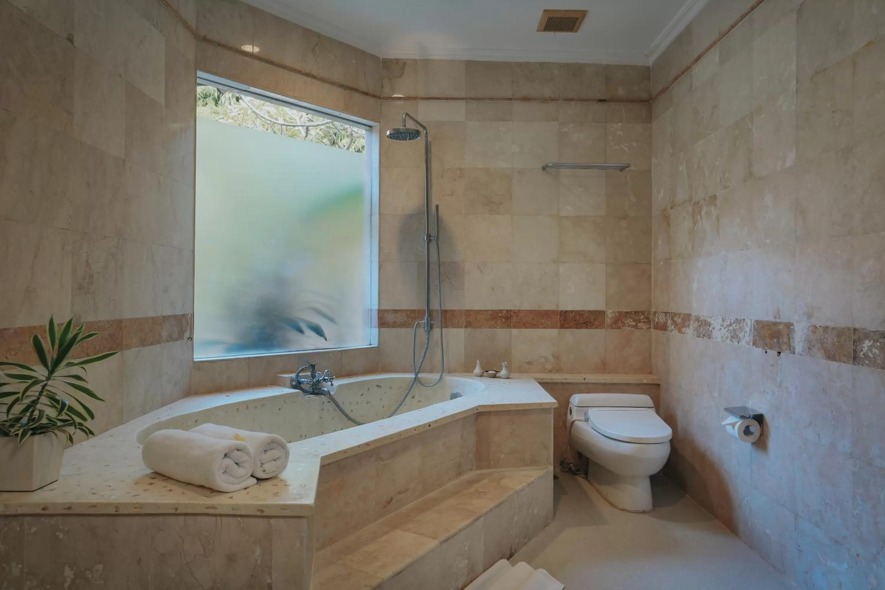 Bath in Parigata Villas Resort