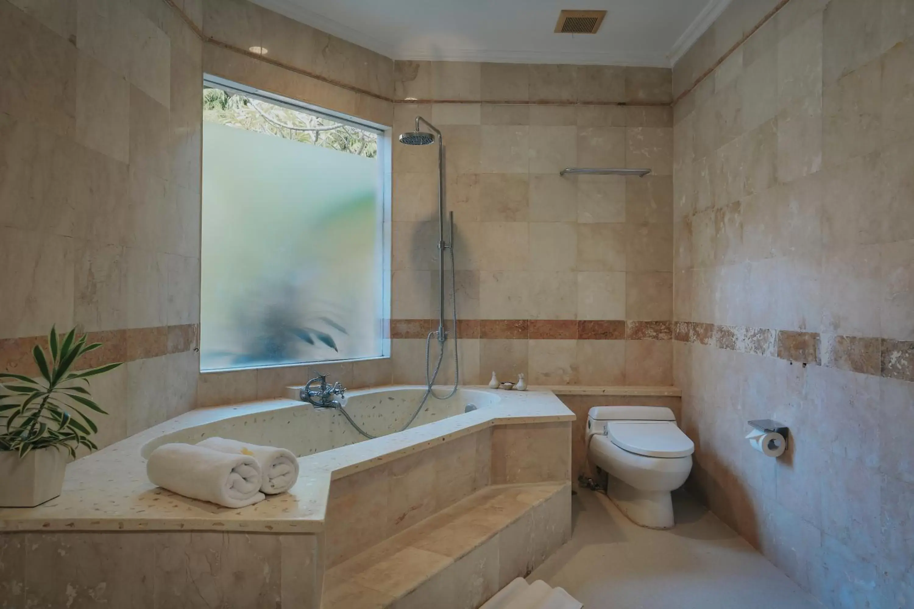 Bath, Bathroom in Parigata Villas Resort