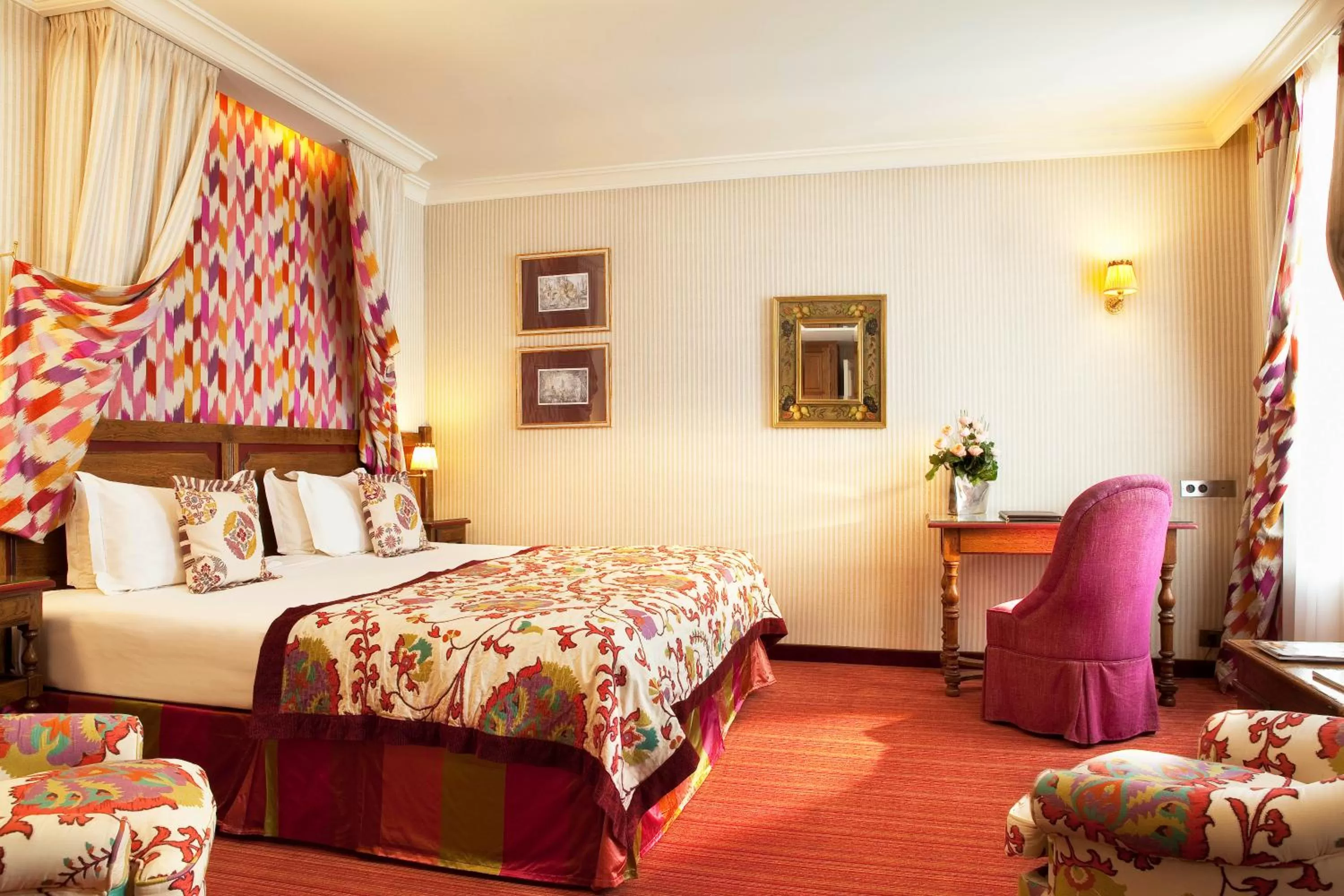 Photo of the whole room, Bed in Au Manoir Saint Germain