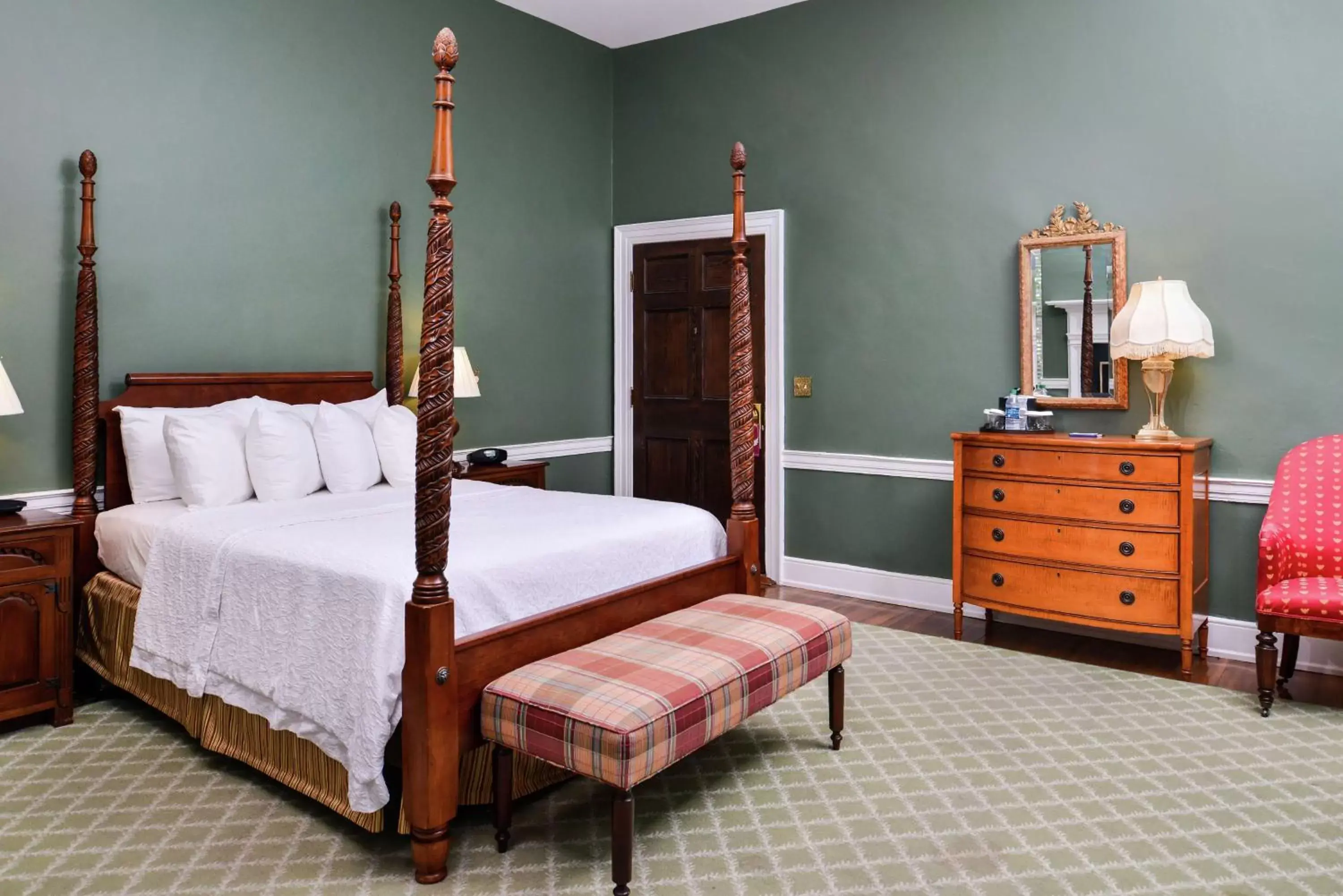 Living room, Bed in Hampton Inn Lexington Historic Area