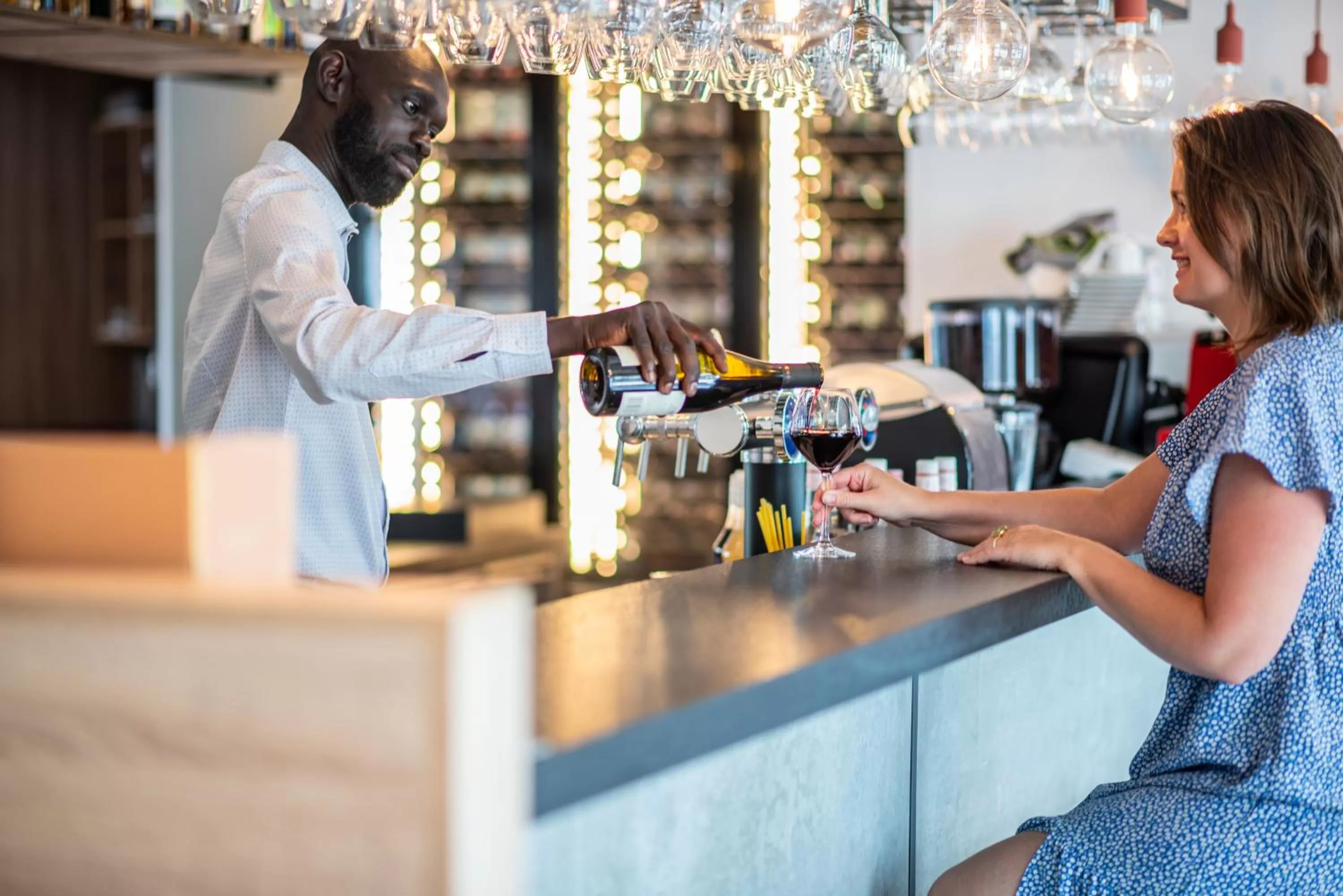 Lounge or bar in ibis Lyon Sud Oullins