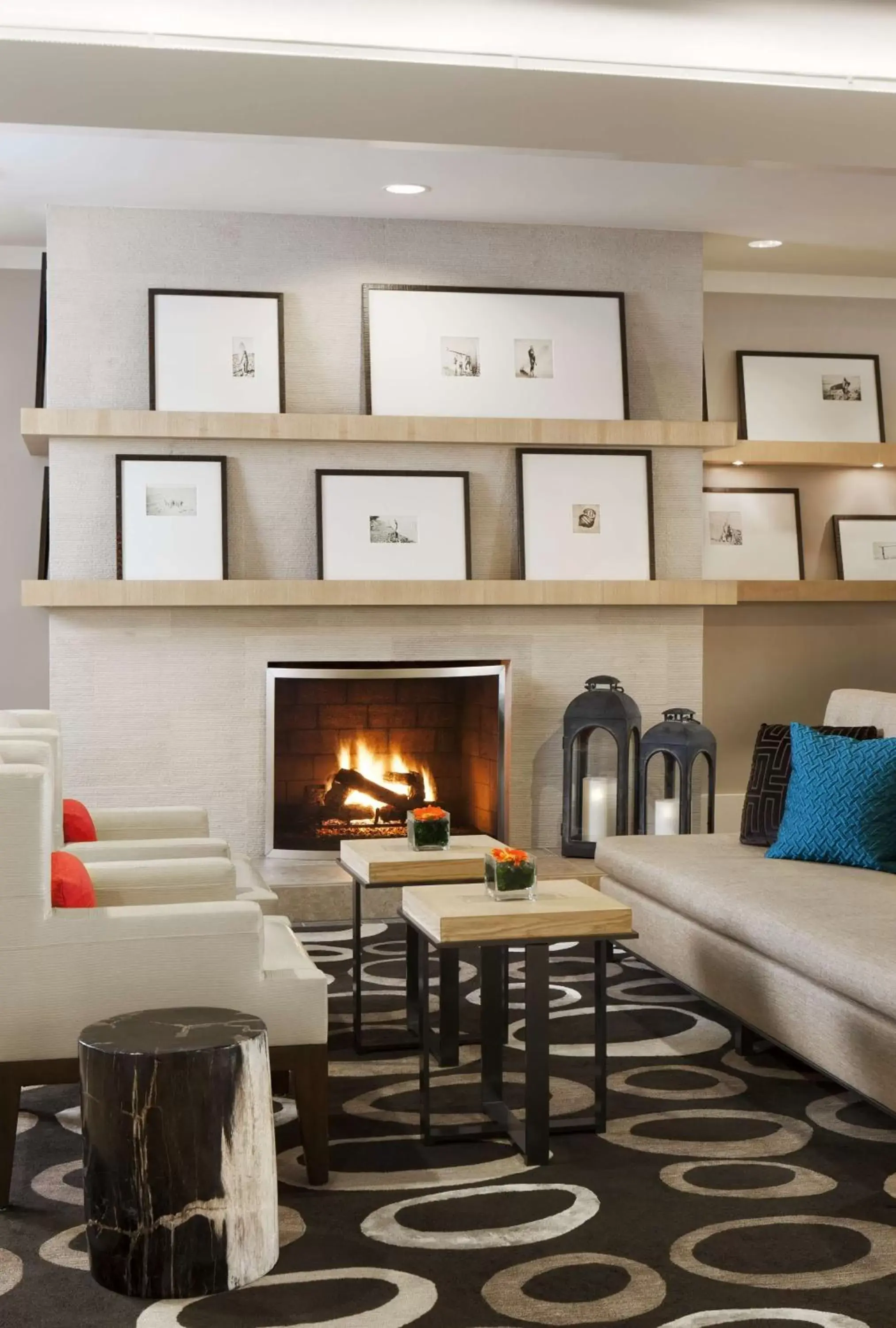 Lounge or bar in Hyatt Regency Newport Beach Lounge or bar in Hyatt Regency Newport Beach