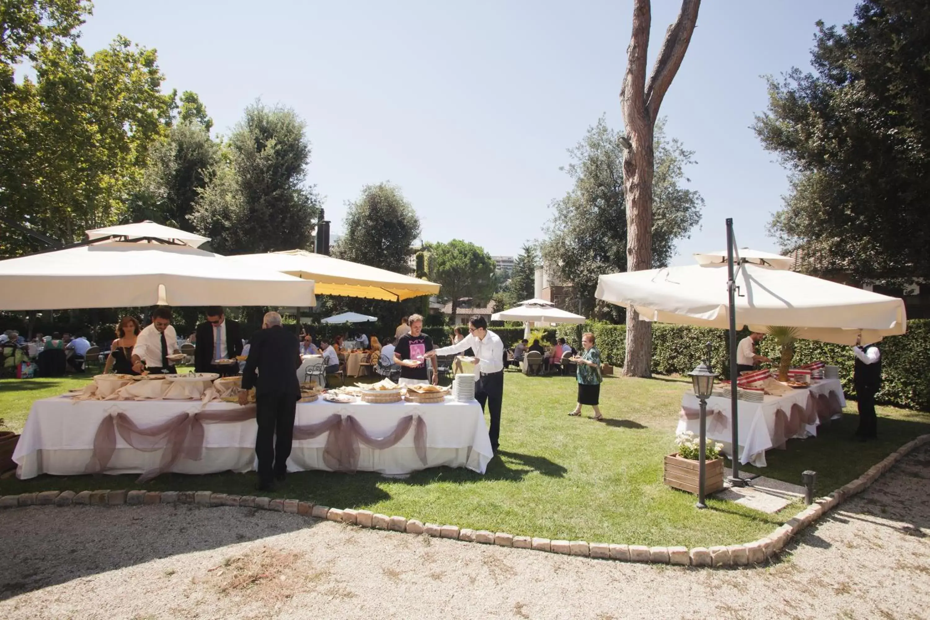 Garden, Banquet Facilities in Hotel Villa Pigna