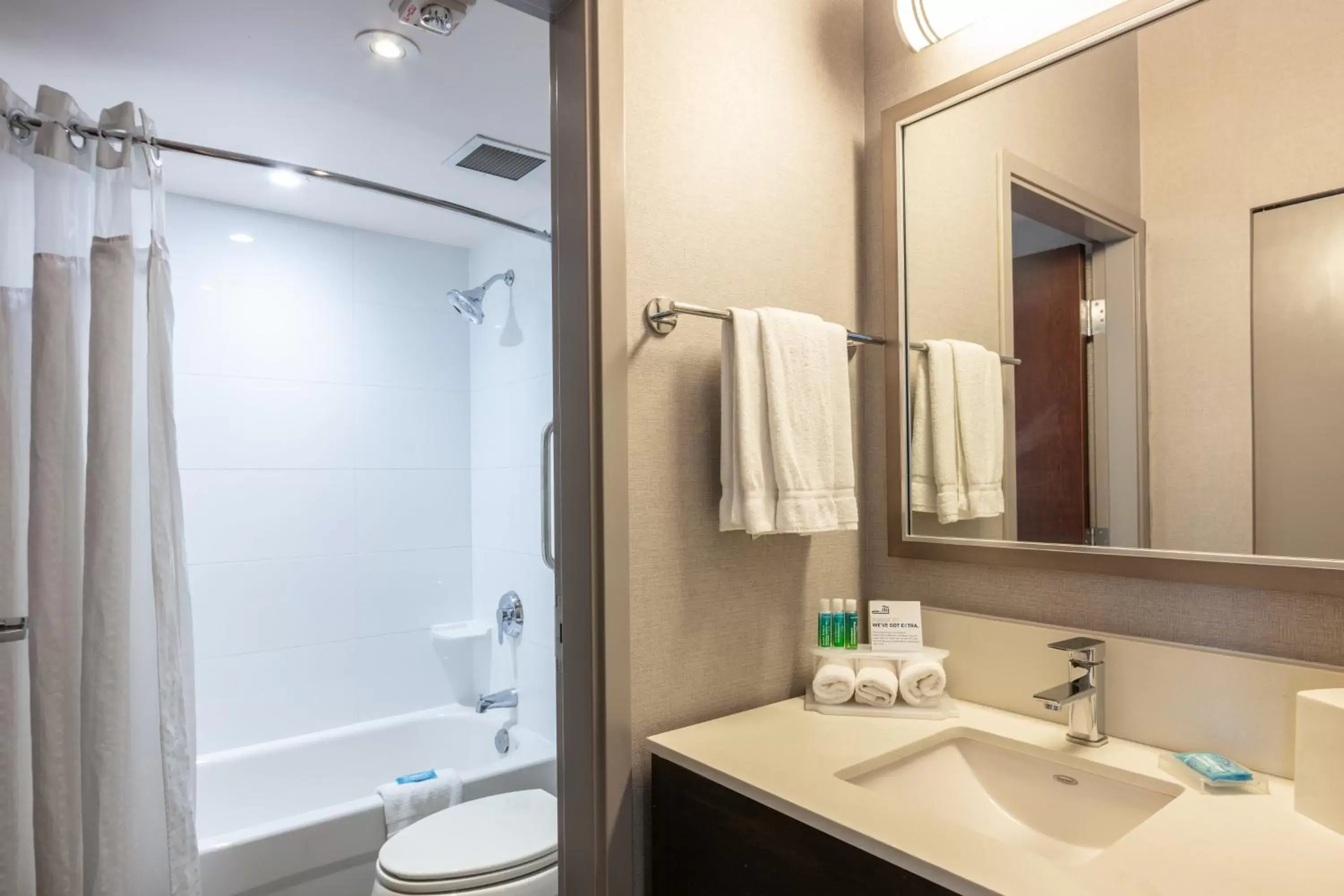 Bedroom, Bathroom in Holiday Inn Express & Suites Riverport Richmond, an IHG Hotel