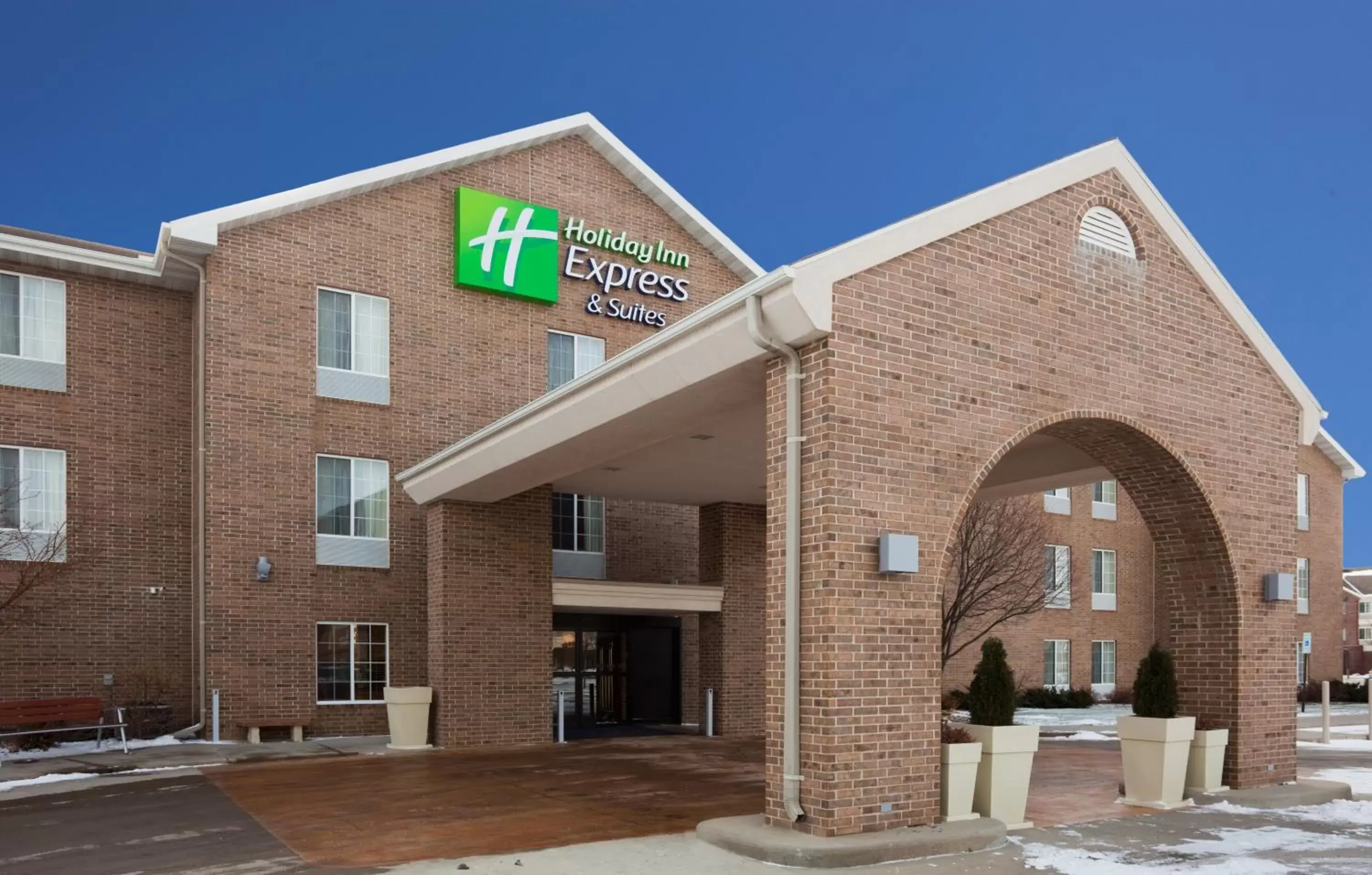 Property Building in Holiday Inn Express Hotel & Suites Sioux Falls At Empire Mall, an IHG Hotel
