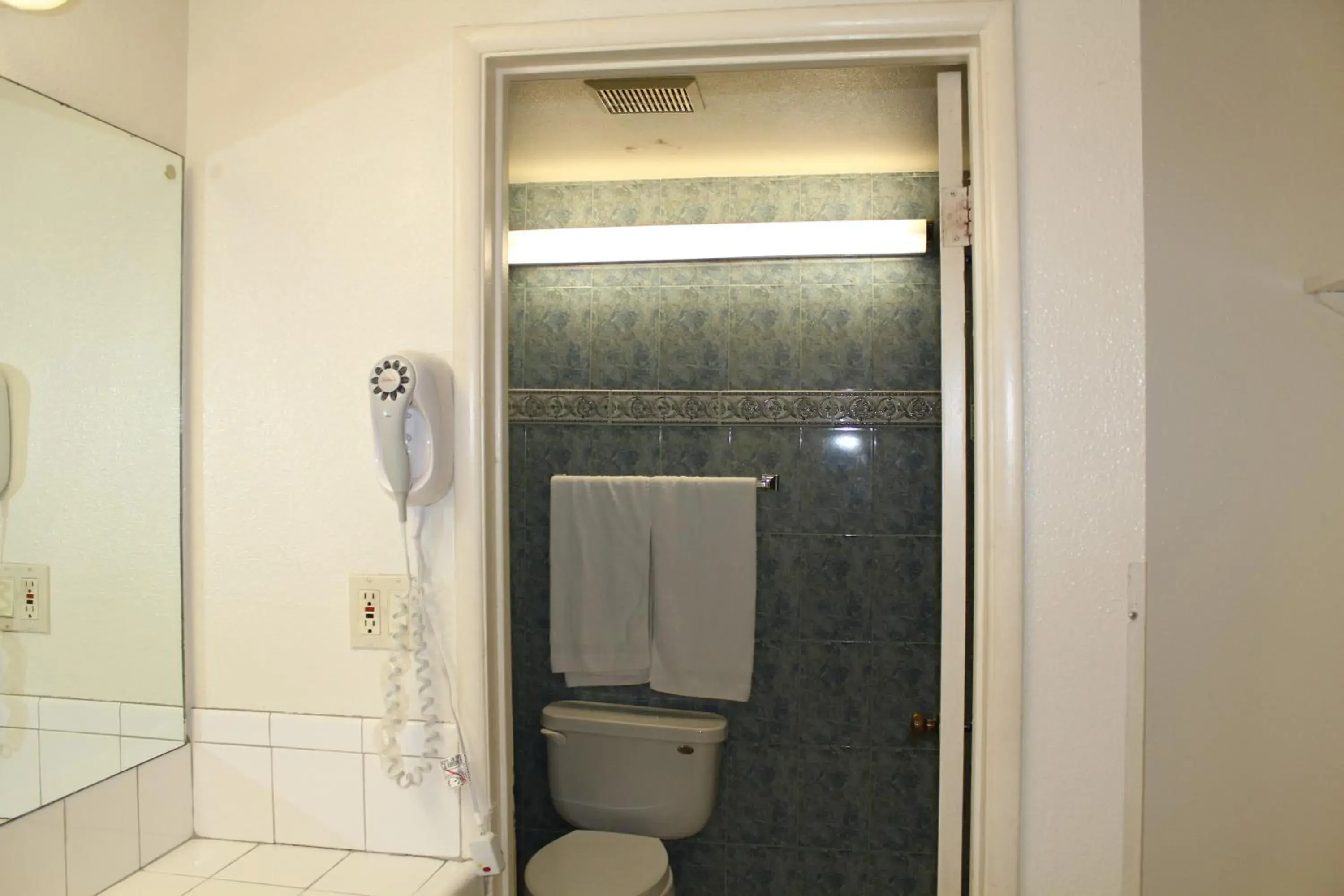 Bathroom in Best Whittier Inn Bathroom in Best Whittier Inn