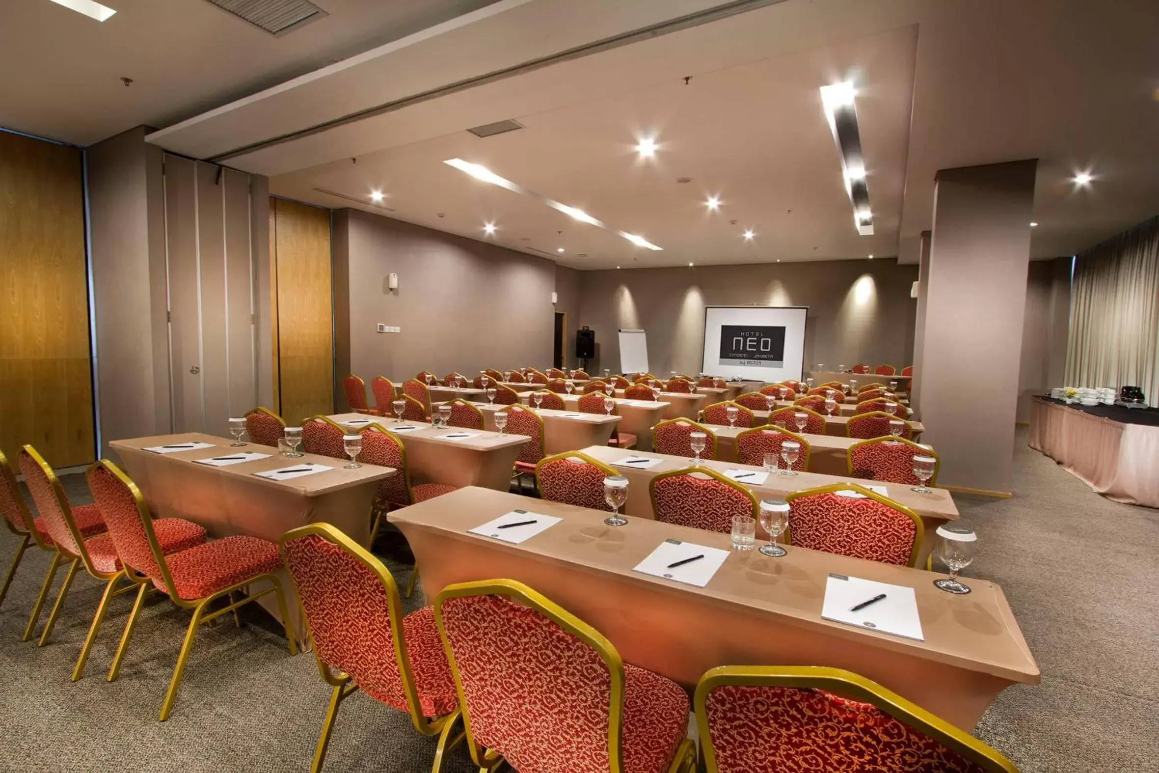 Business facilities in Neo Hotel Tendean Jakarta by ASTON