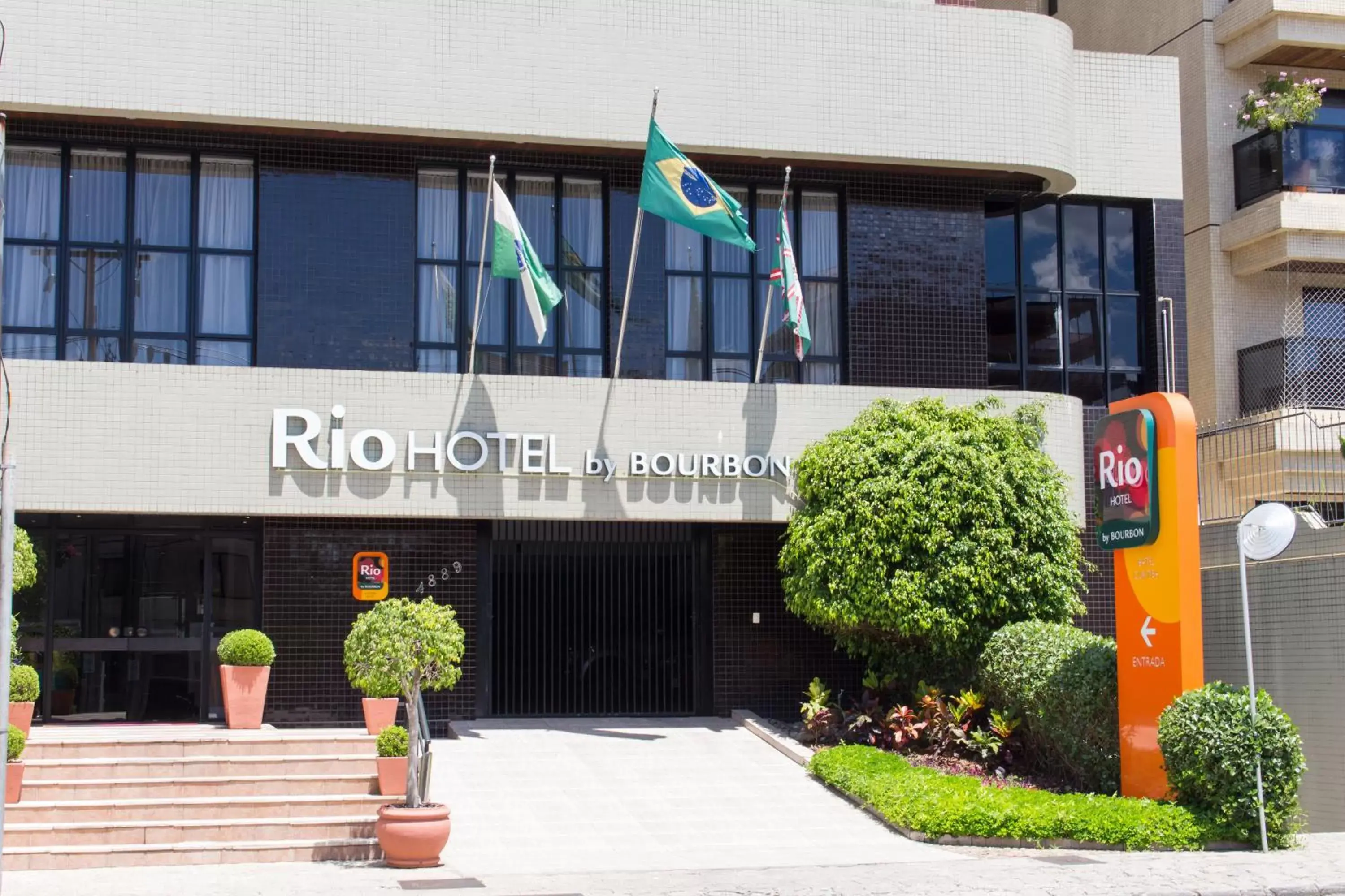 Facade/entrance, Property Building in Rio Hotel by Bourbon Curitiba Batel