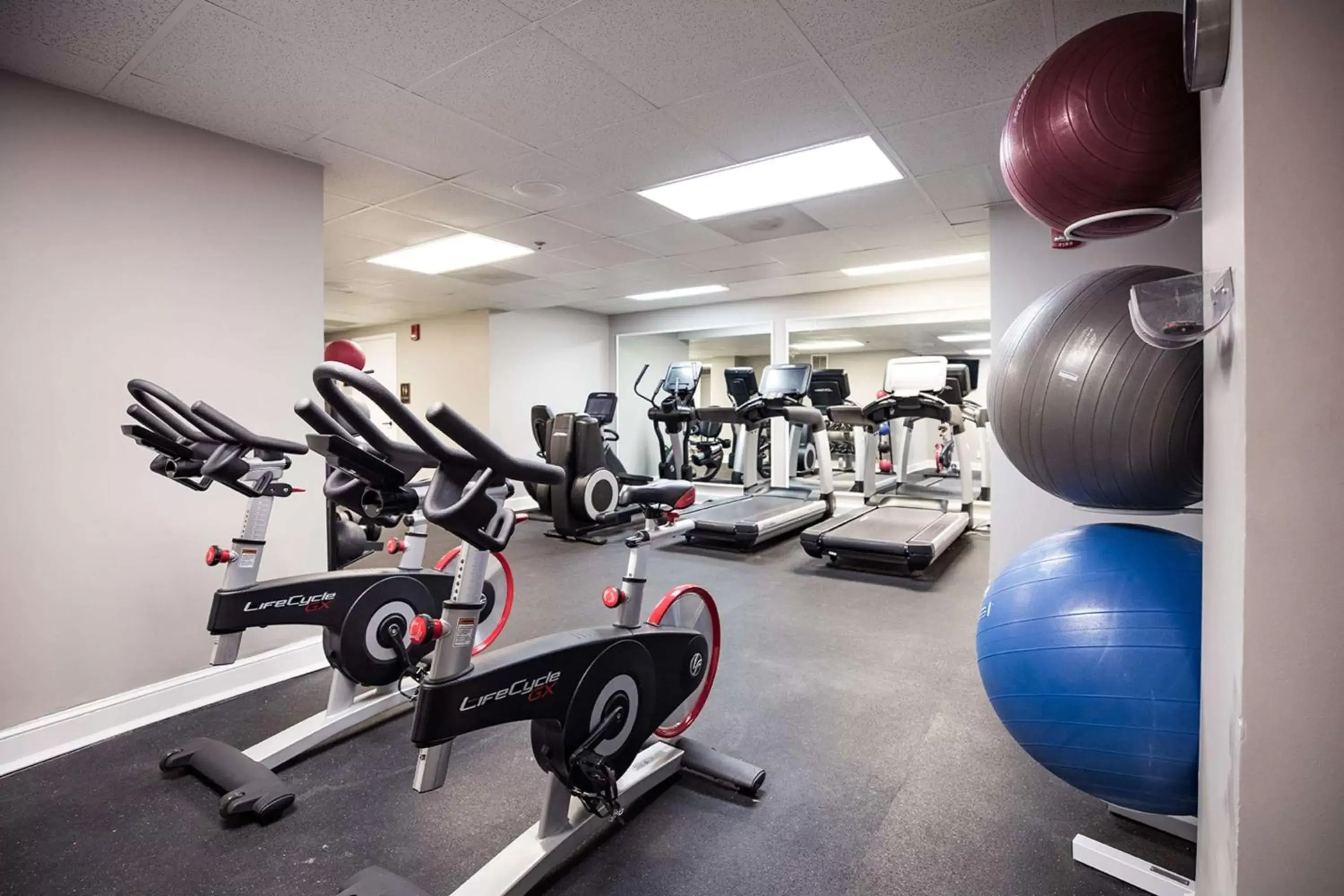 Fitness centre/facilities, Fitness Center/Facilities in Hotel Phillips Kansas City, Curio Collection By Hilton