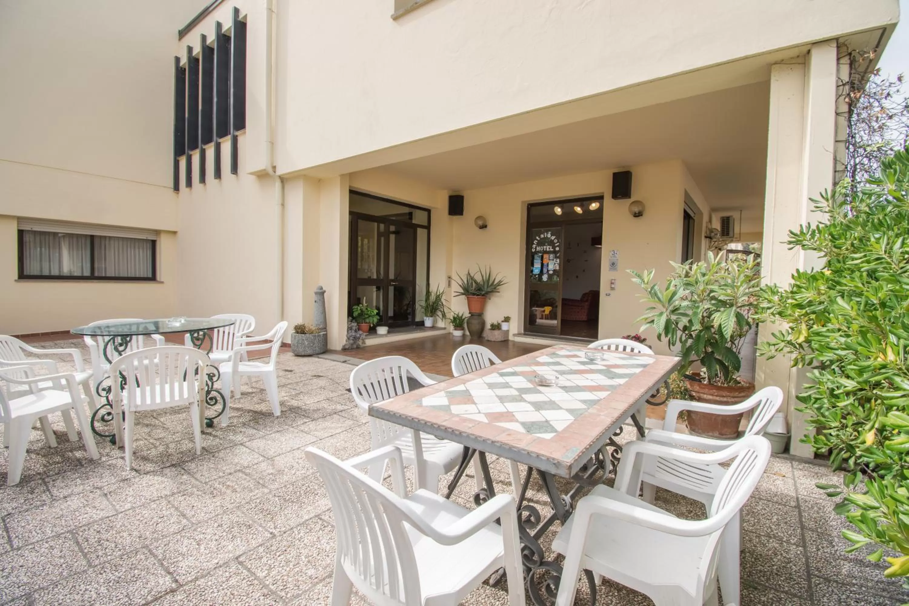 Facade/entrance in Hotel Cantalodole