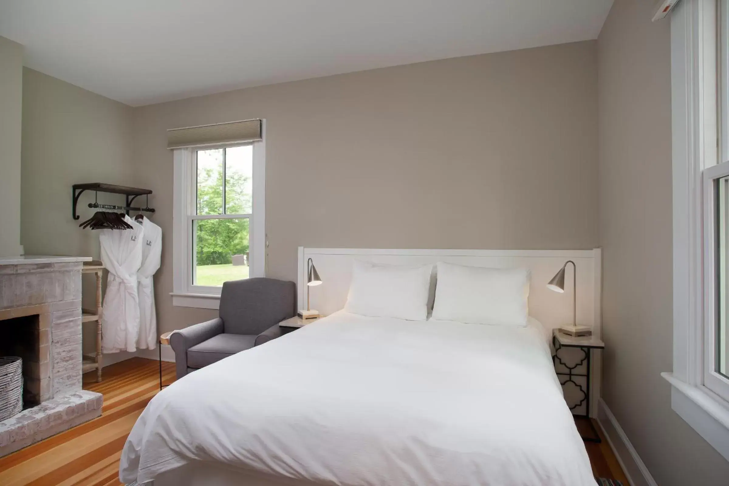 Bedroom, Bed in Lakehouse Inn