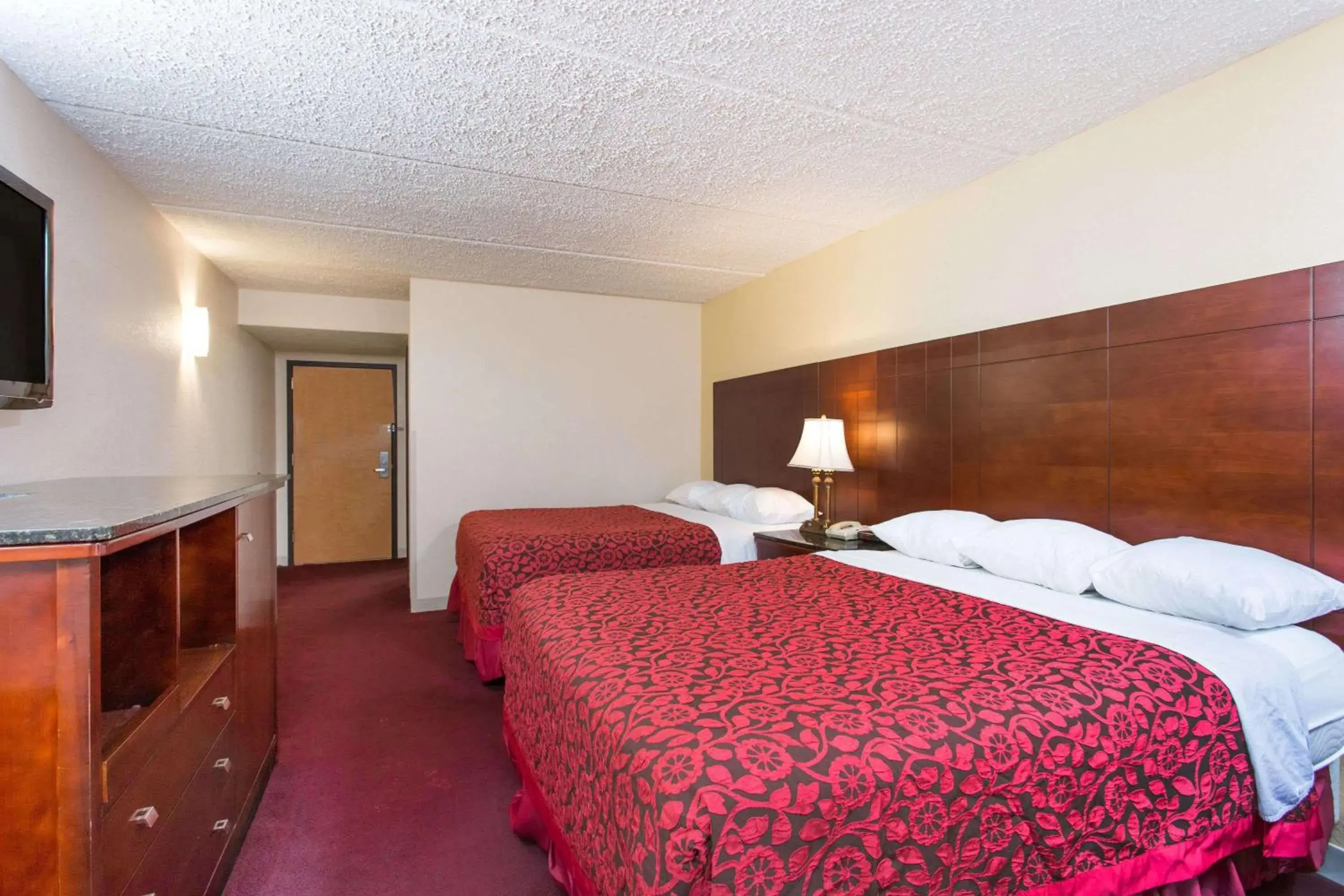 Photo of the whole room, Bed in Days Inn by Wyndham High Point/Archdale