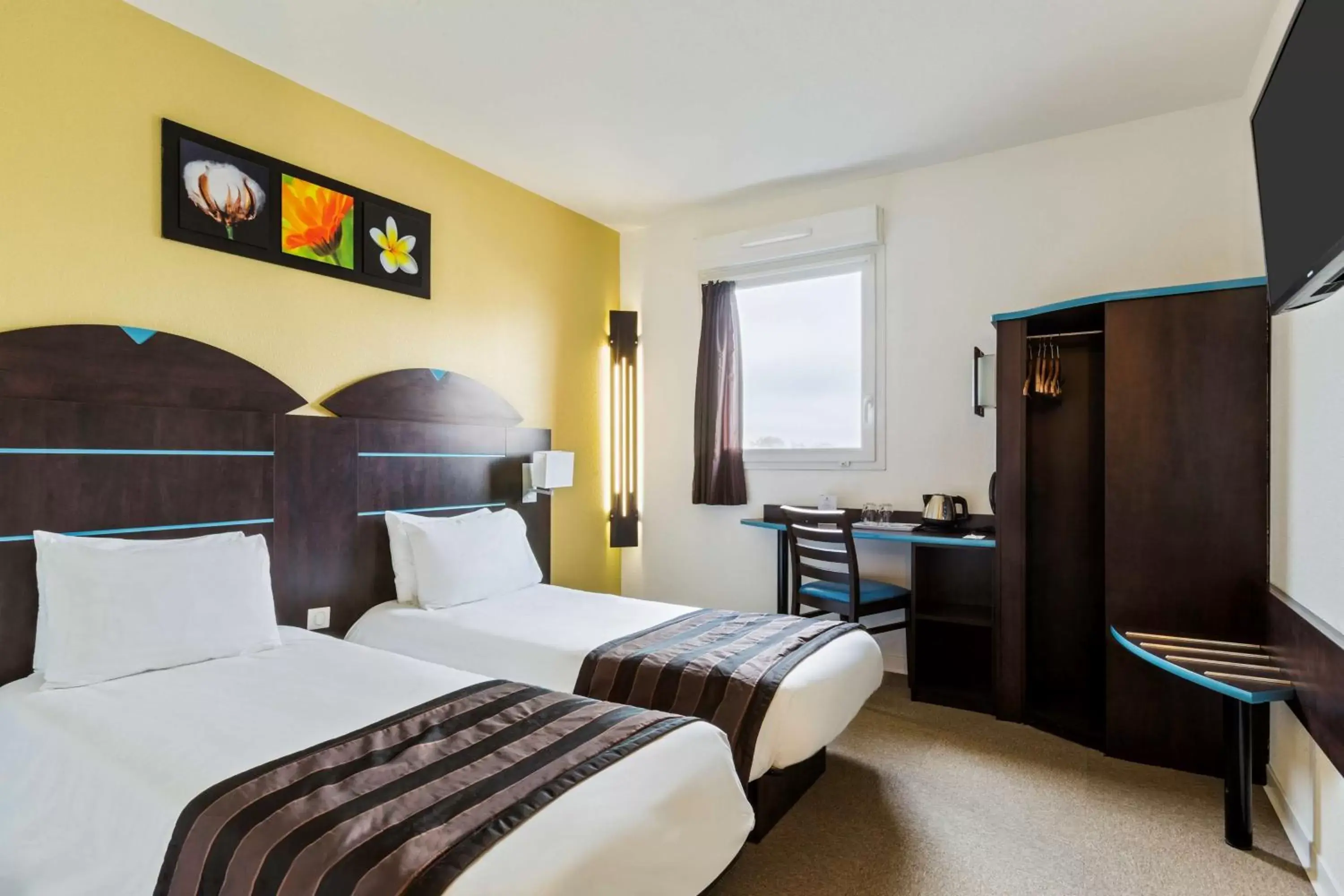 Photo of the whole room, Bed in Sure Hotel by Best Western Saint-Amand-Les-Eaux