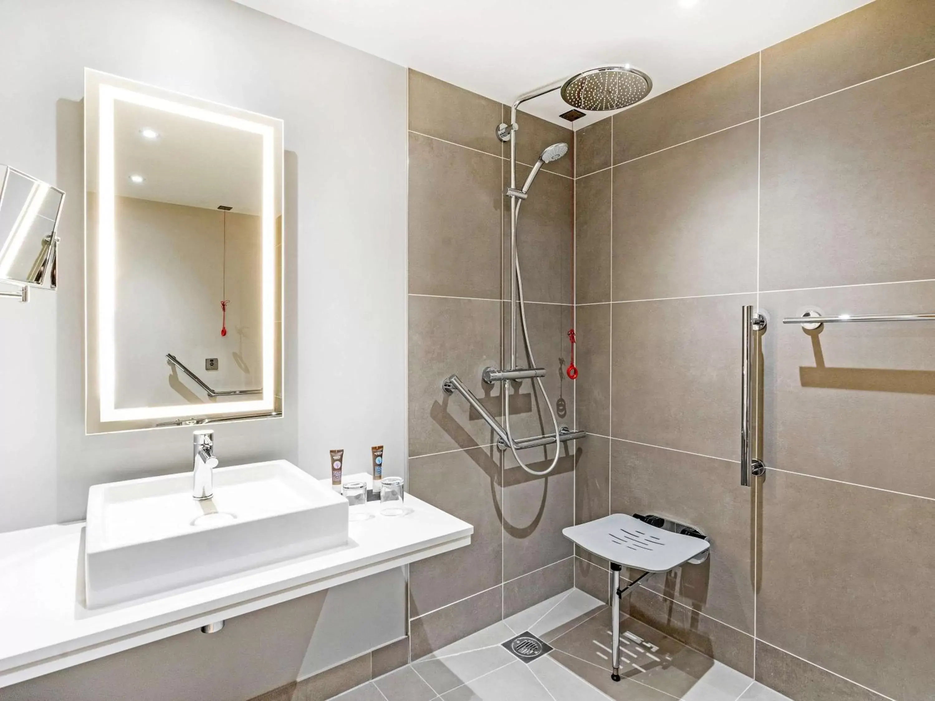 Photo of the whole room, Bathroom in Novotel Leicester