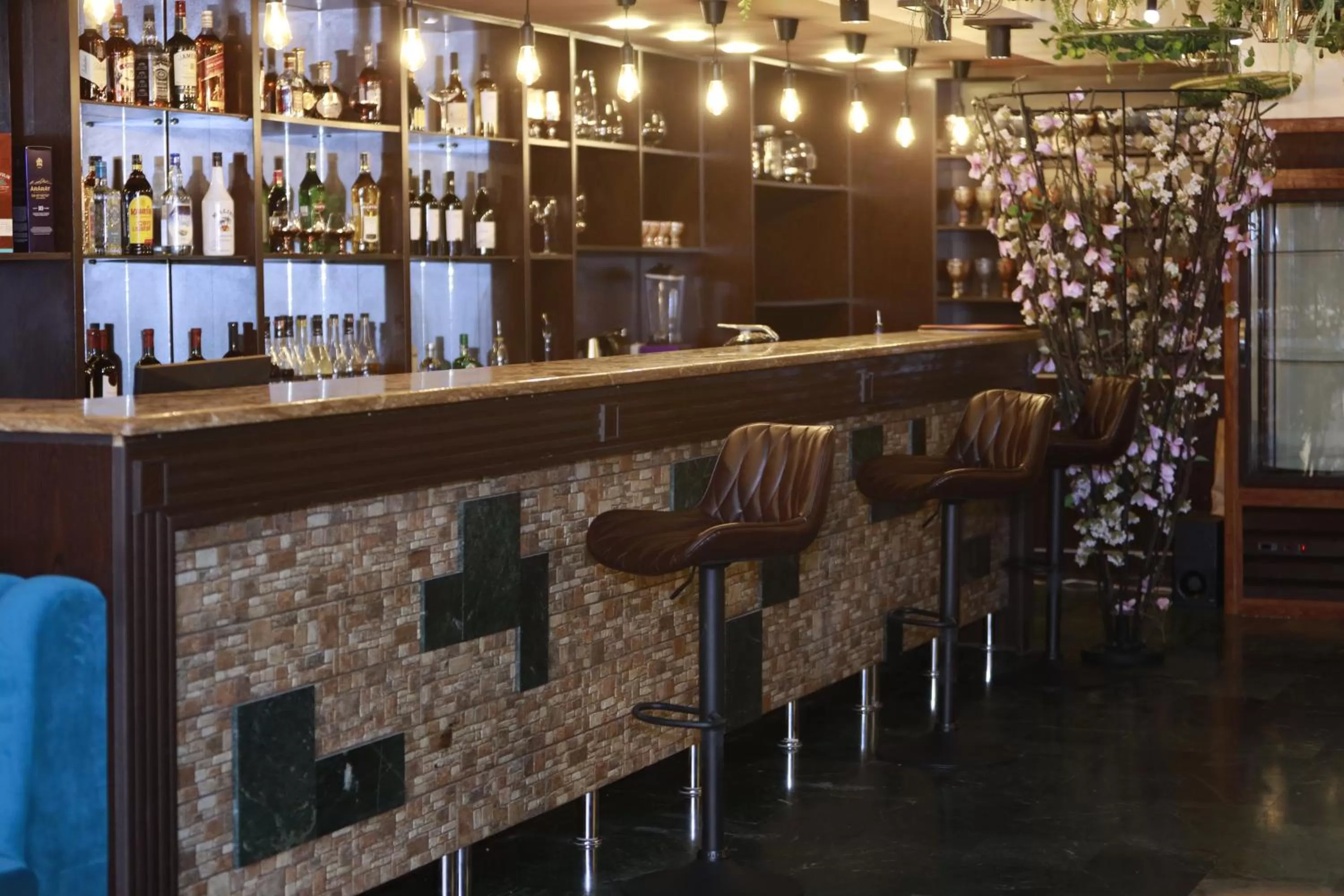 Communal lounge/ TV room in DeLin Hotel And Tours