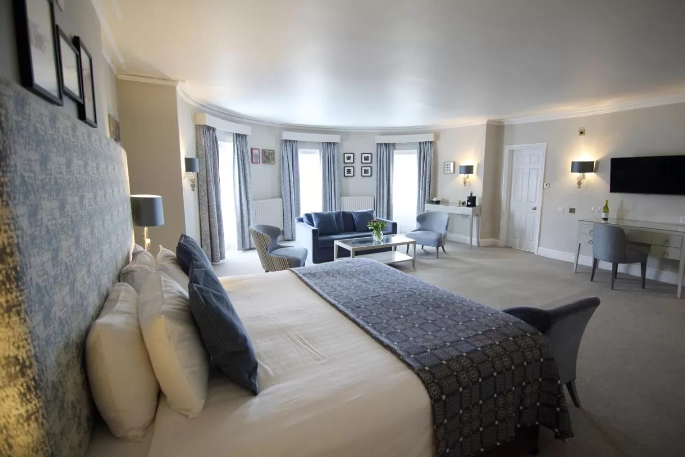 Photo of the whole room, Bed in Mercure Gloucester Bowden Hall Hotel