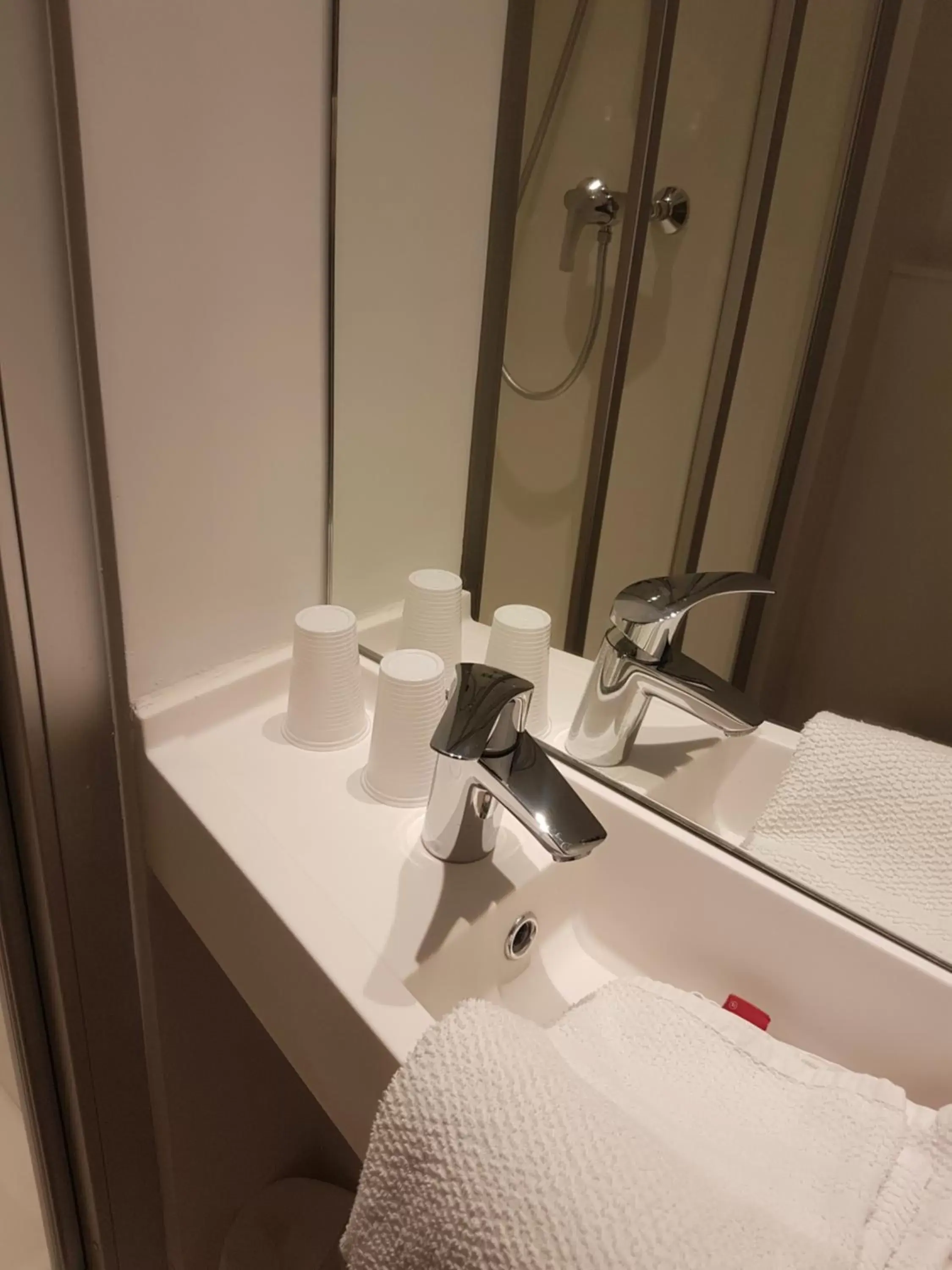 Bathroom in hotelF1 Lyon Saint Priest