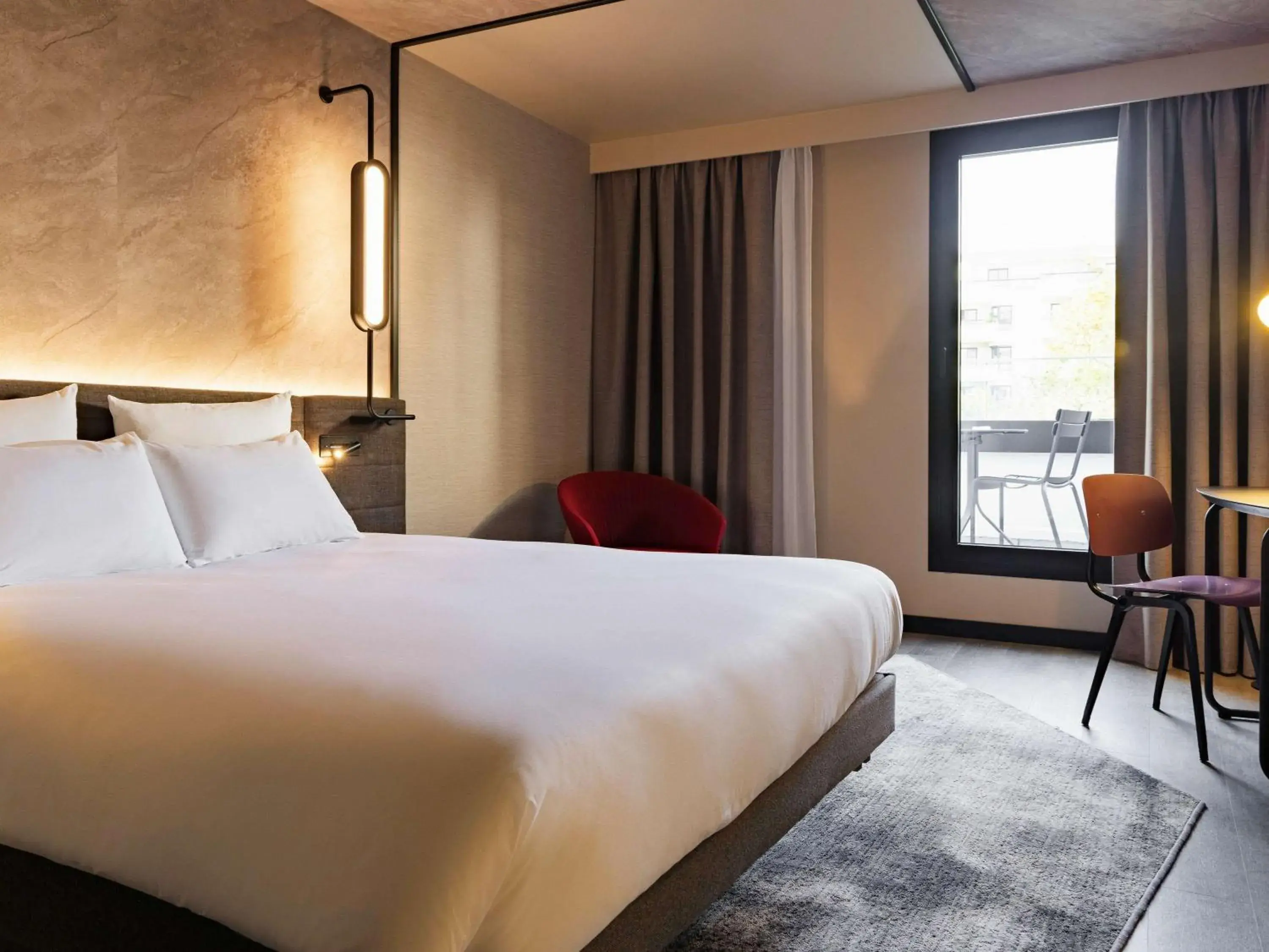 Bedroom, Bed in Novotel Paris Suresnes Longchamp