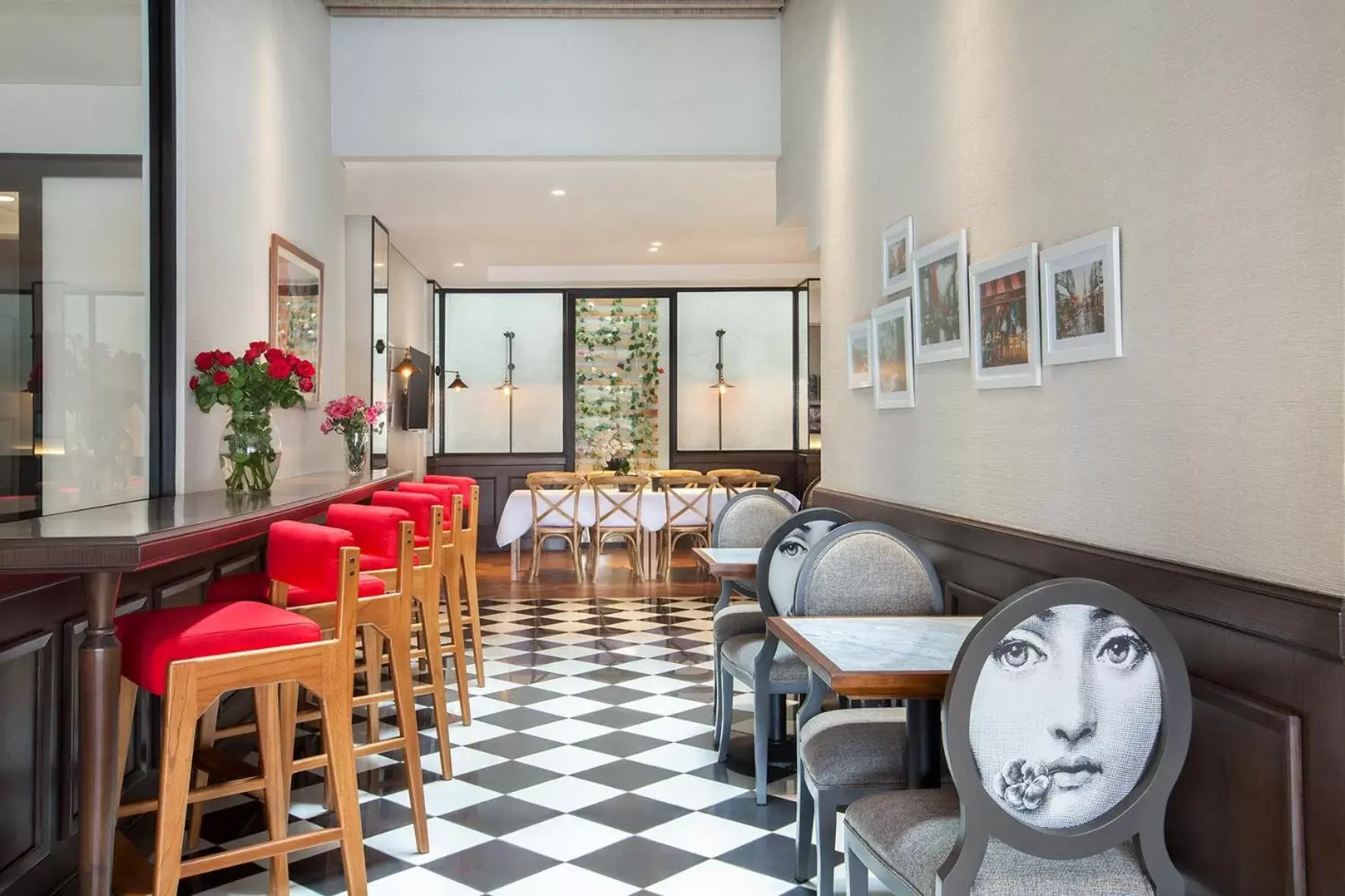 Restaurant/places to eat in White Tree Residence Restaurant/places to eat in White Tree Residence