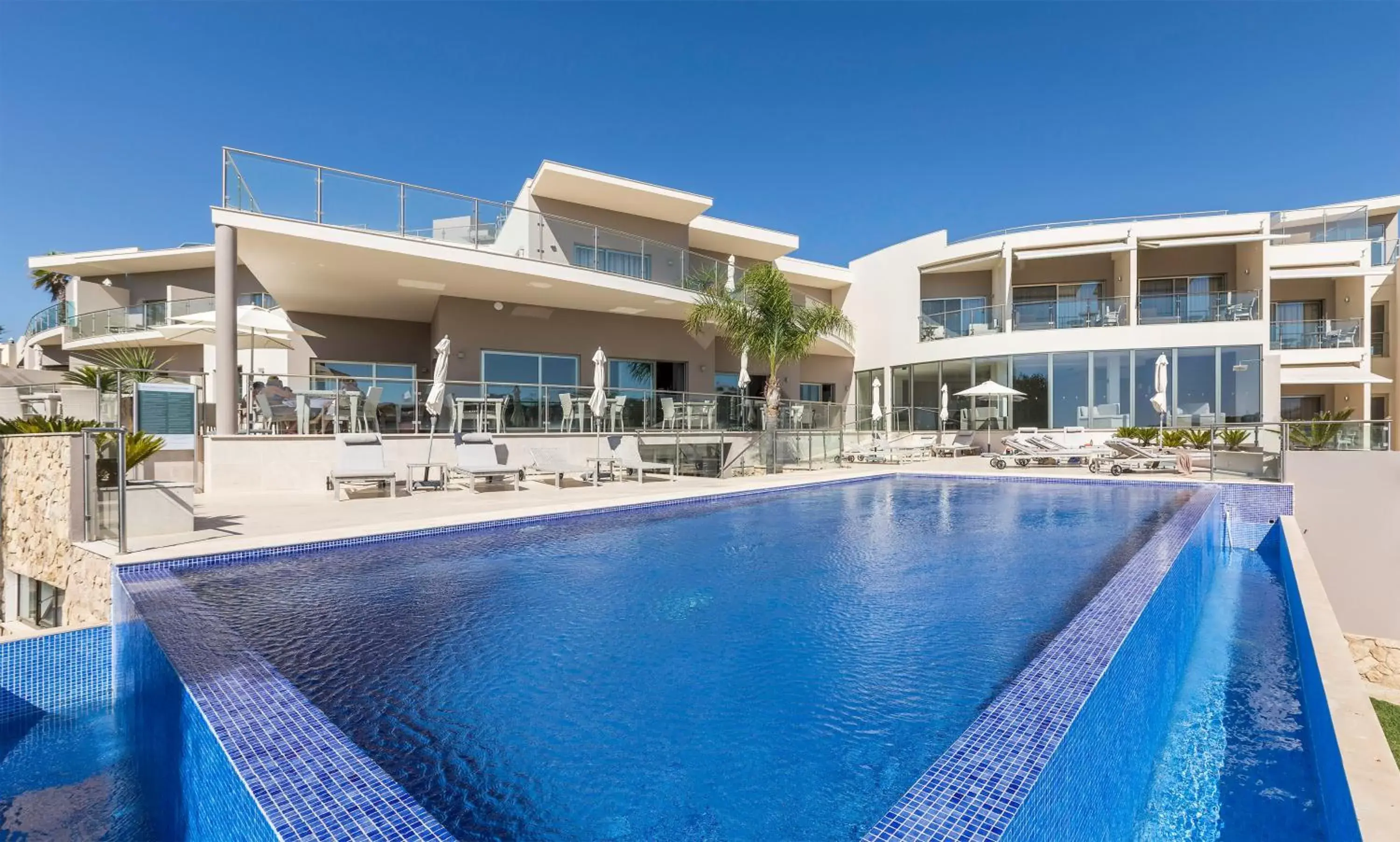 Swimming pool in Caneiros Luxury House & Suites Swimming pool in Caneiros Luxury House & Suites