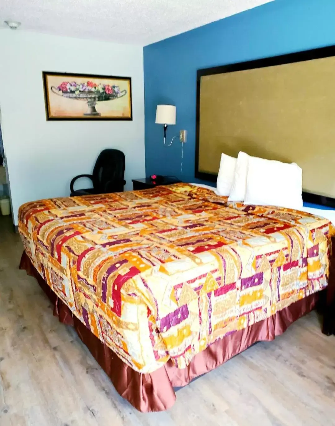 Photo of the whole room, Bed in Best Price Motel & Suites