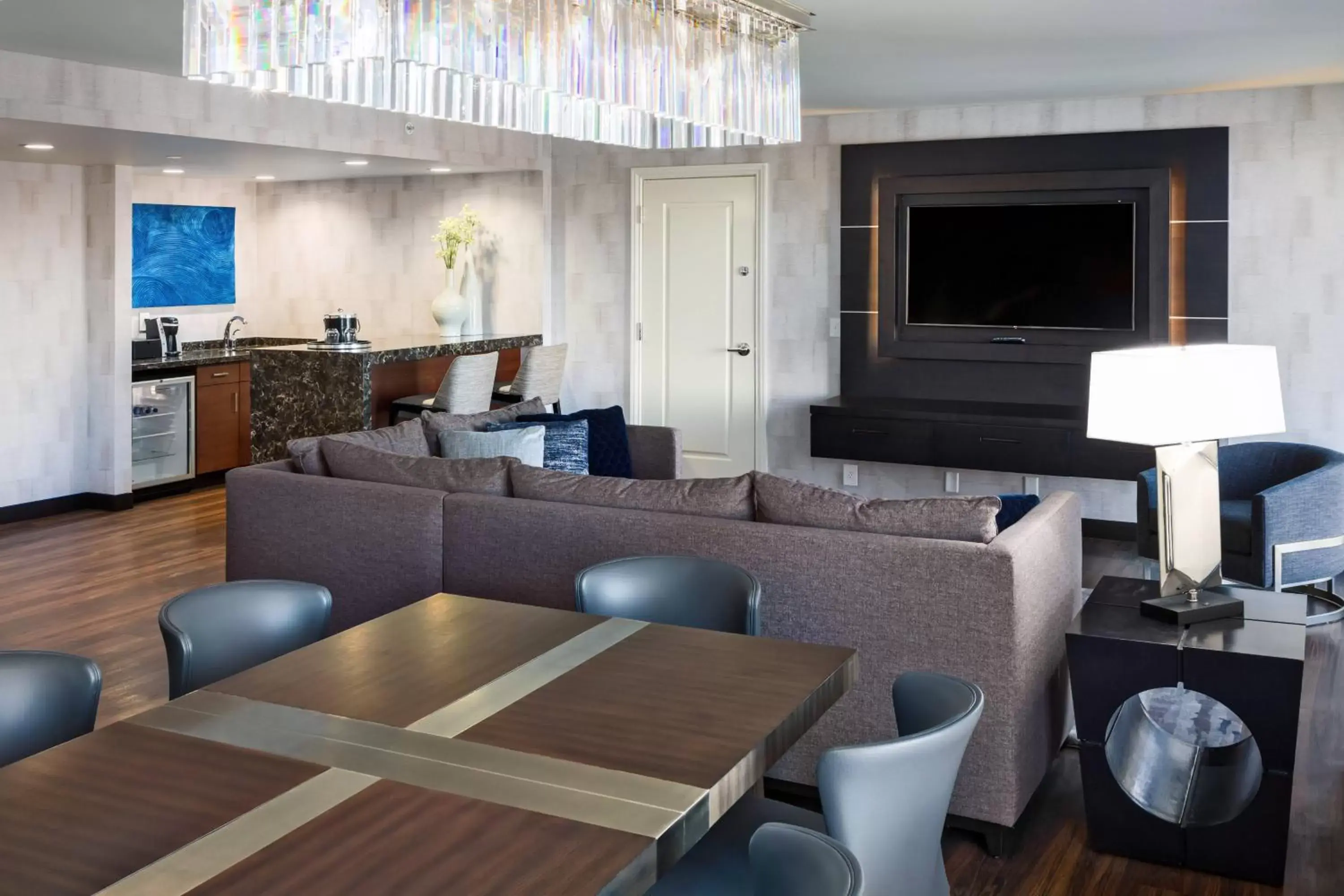Living room, Restaurant/Places to Eat in South Sioux City Marriott Riverfront