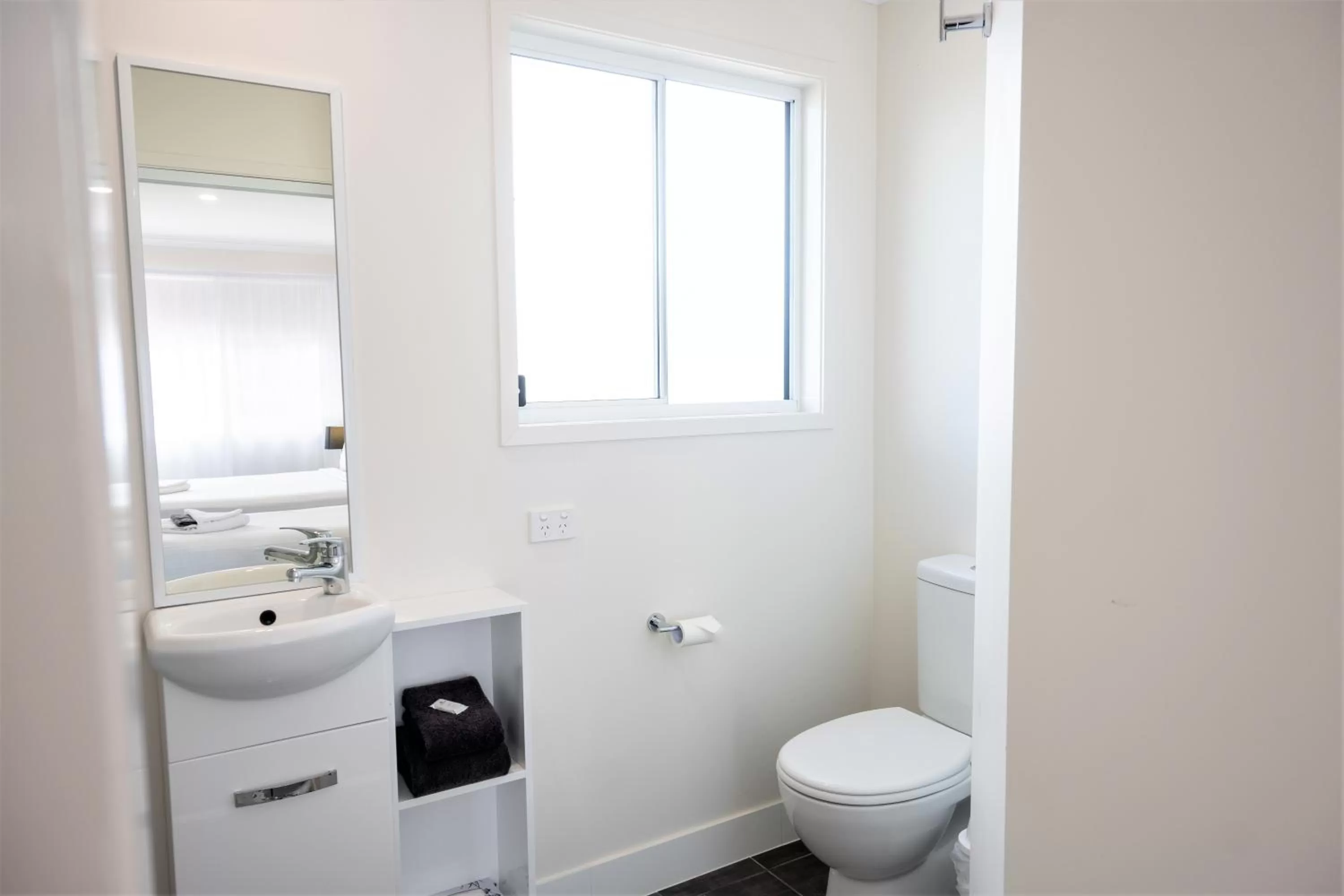 Bathroom in Petrie Mill Motel