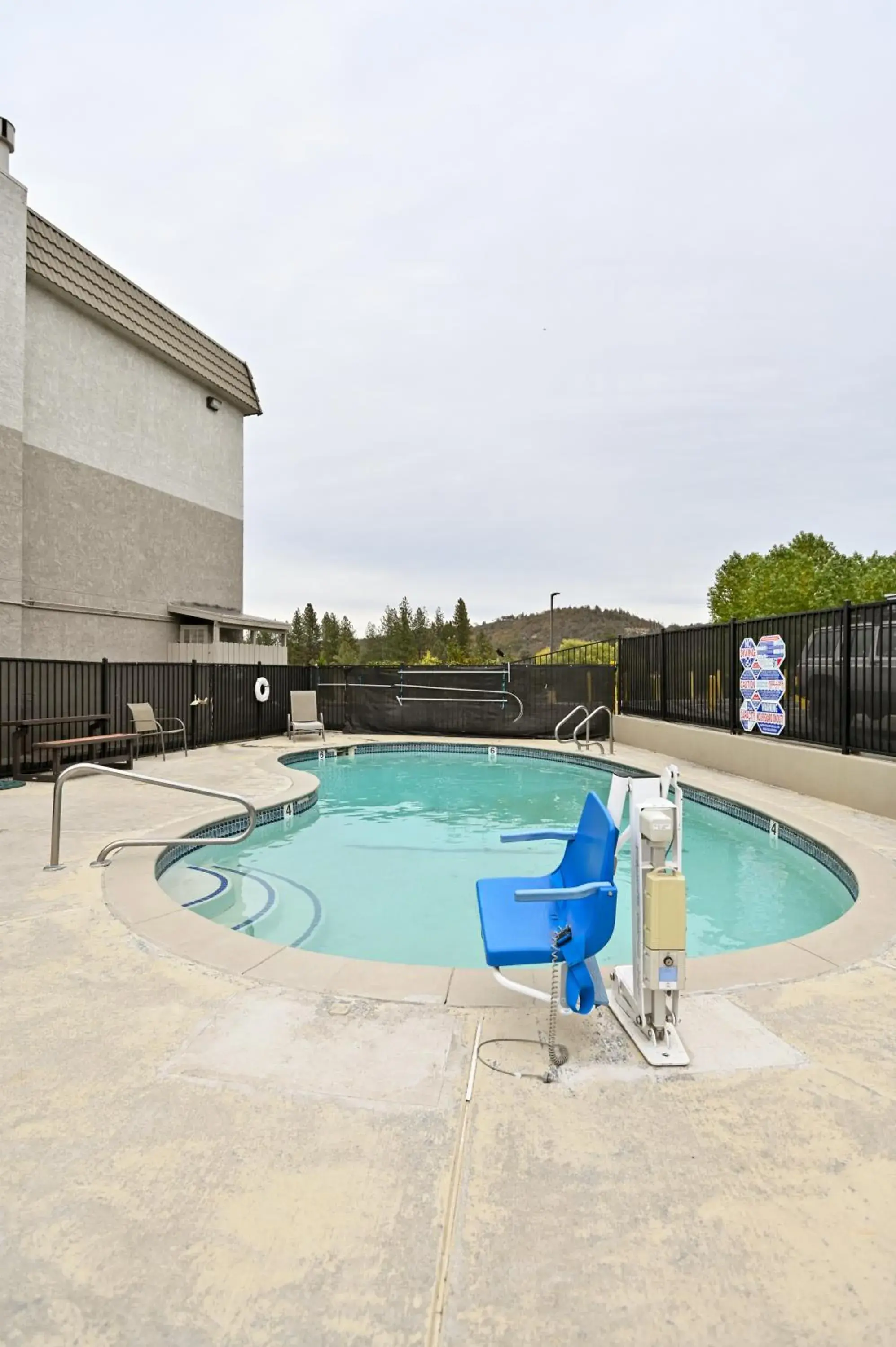 Swimming Pool in Comfort Inn Yreka I-5